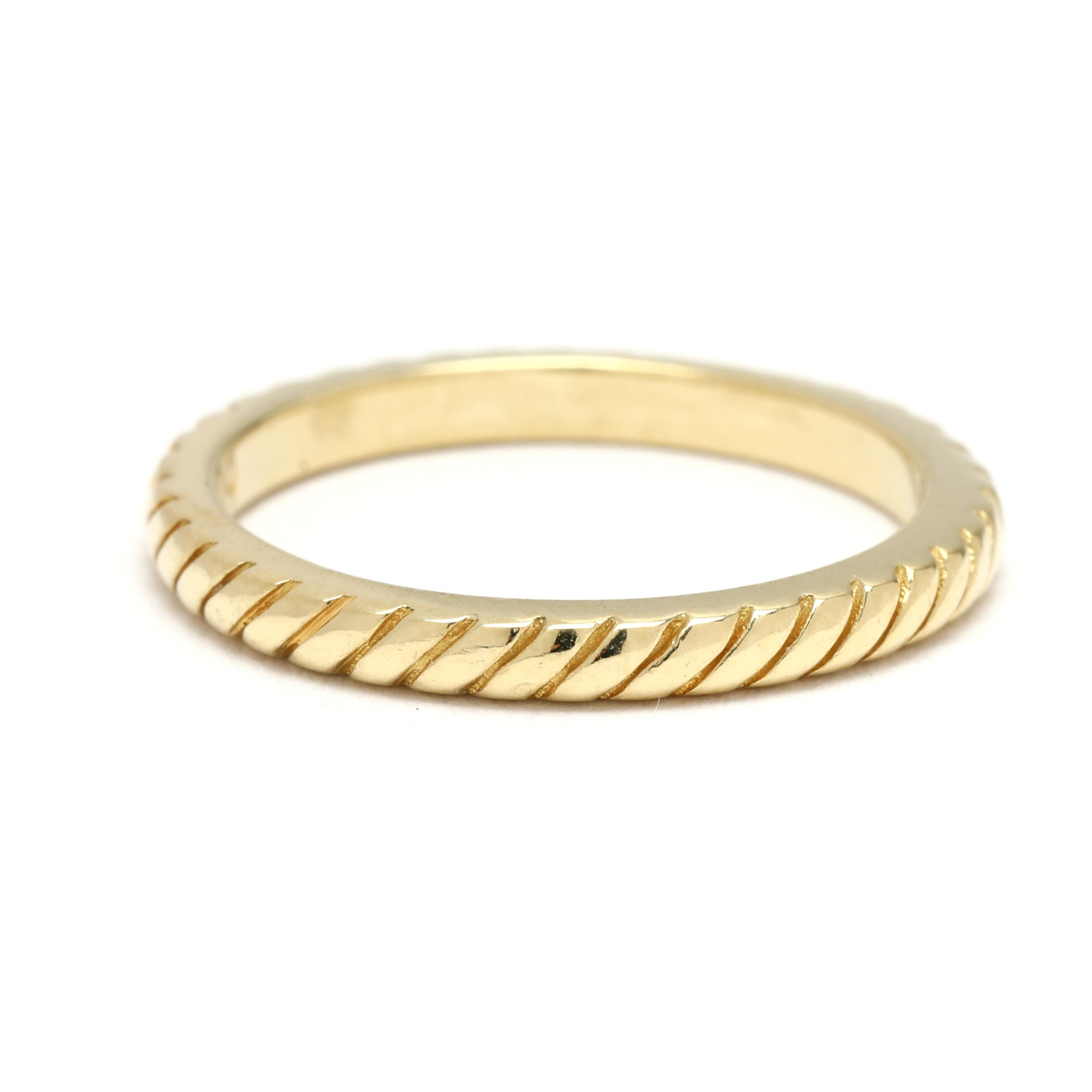 Taille de la bague 4

Hauteur du doigt : 1.8 mm

Largeur : 2 mm

Poids : 1,5 dwts. / 2,3 grammes

Timbres : 