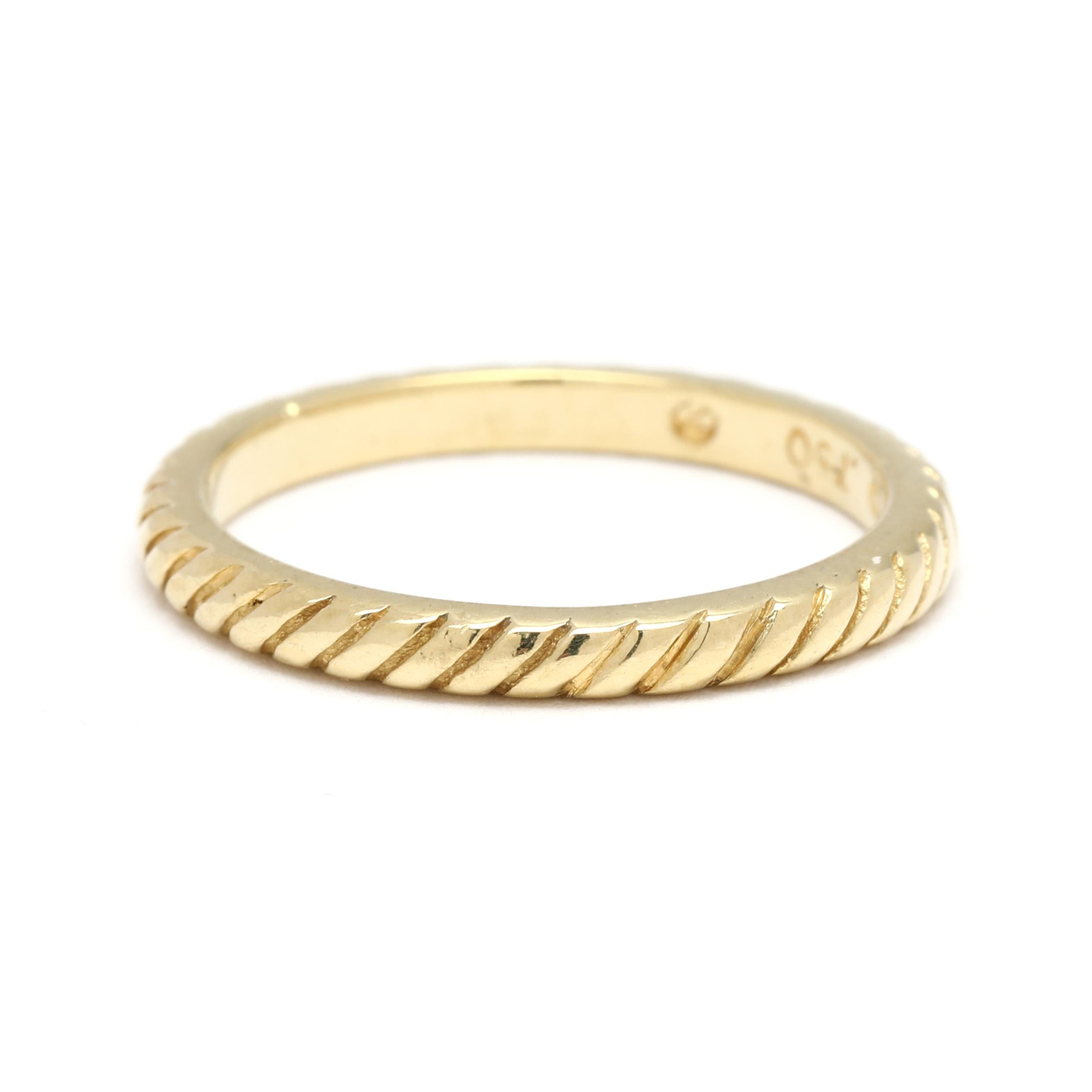 Taille de la bague 4

Hauteur du doigt : 1.8 mm

Largeur : 2 mm

Poids : 1,5 dwts. / 2,3 grammes

Timbres : 