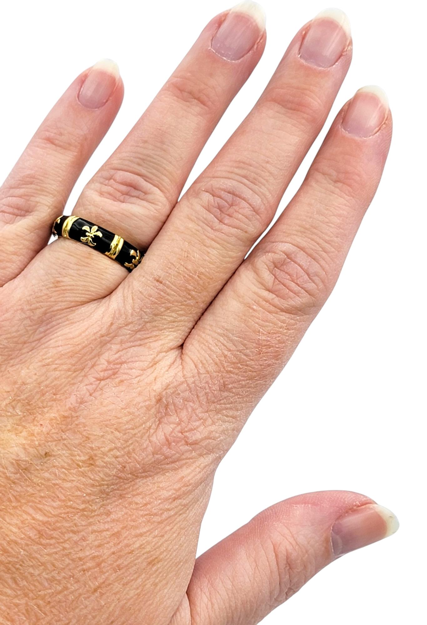 Hidalgo Fleur-de-lis Black Enamel Stackable Band Ring in 18 Karat Yellow Gold 1