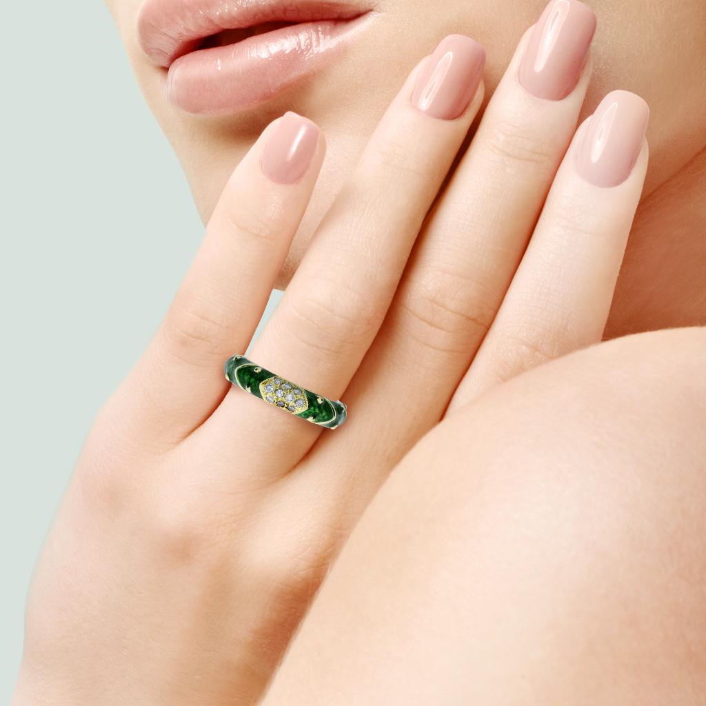 From designer Hidalgo comes this striking green enamel and diamond ring set in warm 18k yellow gold.

Hallmarks: 750, HIDALGO

Total Diamonds: 10
Total Carat Weight: 0.20 ctw
Diamond Shape: Round Brilliant
Diamond Clarity: VS-SI
Diamond Color: