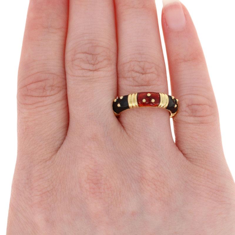 Hidalgo Patterned Stacking Ring, 18 Karat Gold Red and Black Enamel Band In Excellent Condition In Greensboro, NC