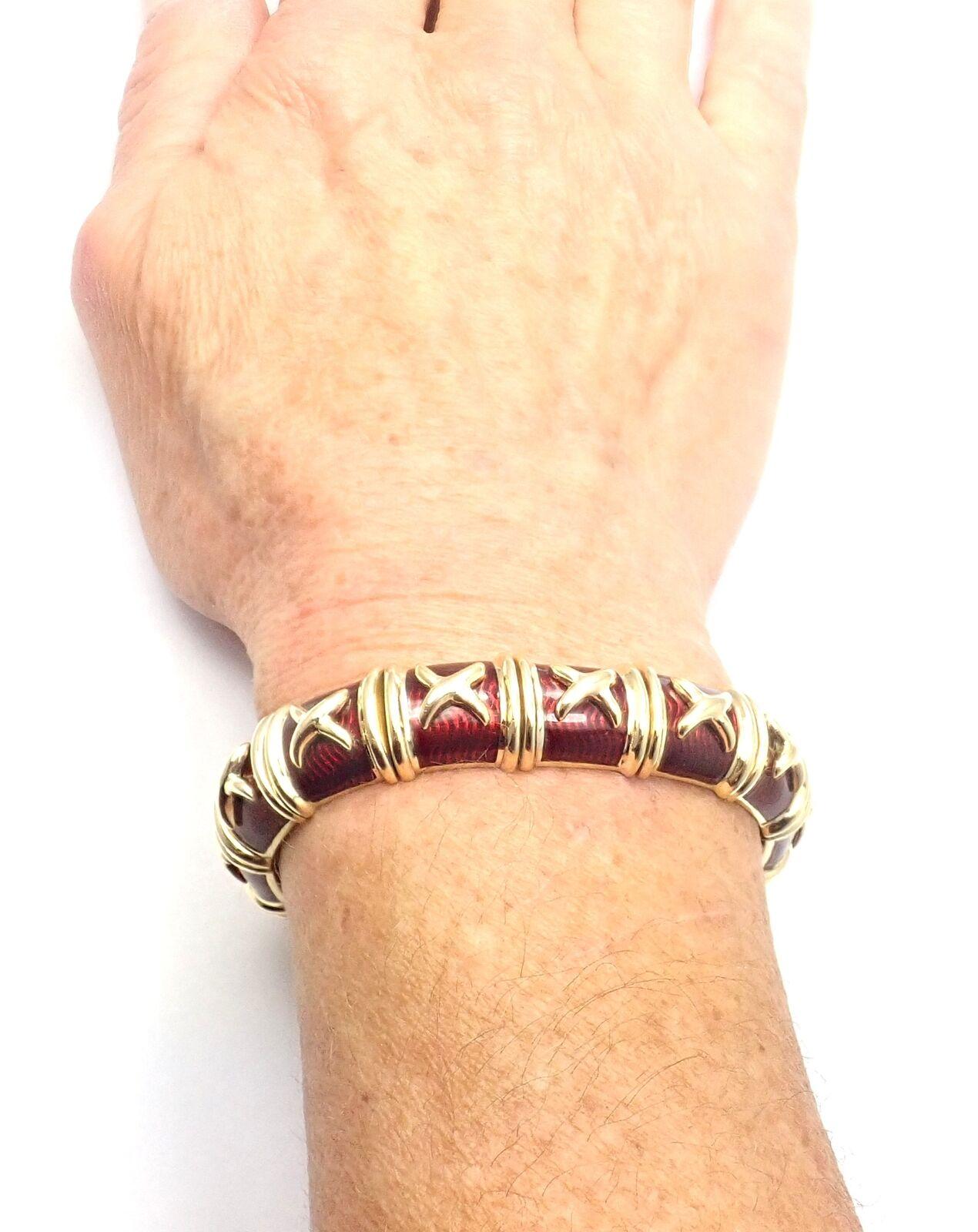 Gelbgoldener Armreif mit roter Emaille X Flexible Manschette 3