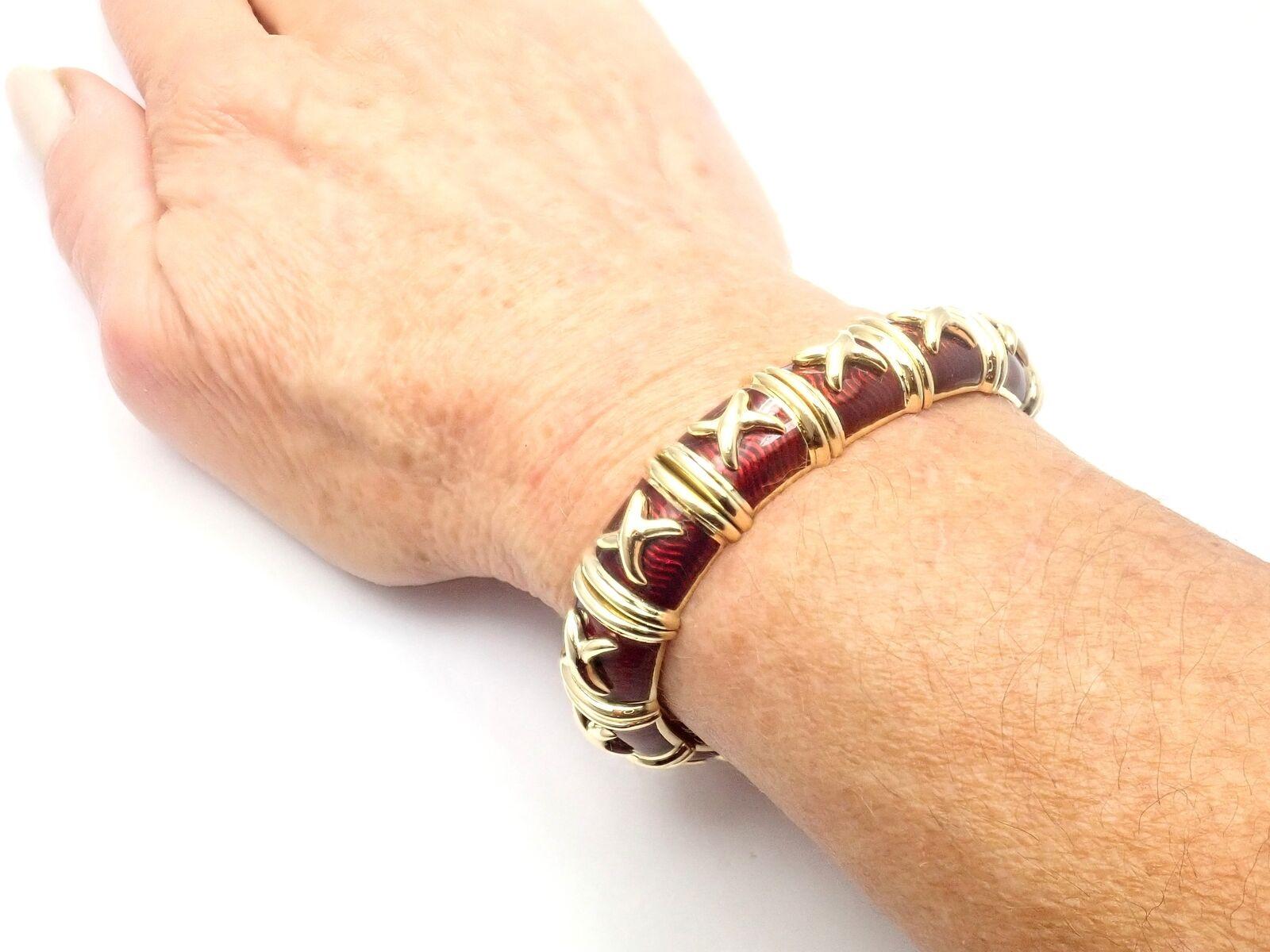 Gelbgoldener Armreif mit roter Emaille X Flexible Manschette 4