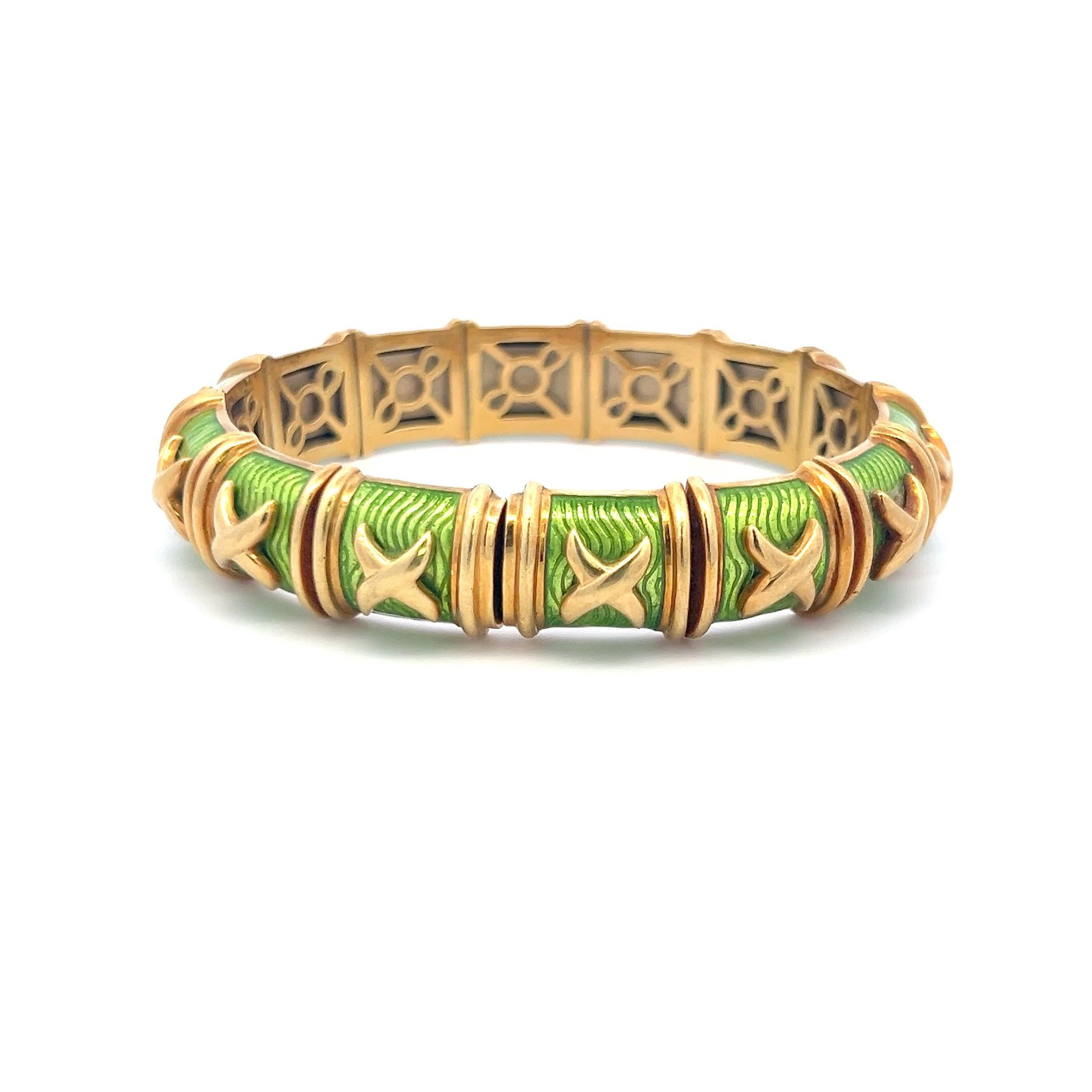 Hidalgo, bracelet jonc vintage en or jaune 18 carats et émail vert 85 grammes Bon état - En vente à New York, NY