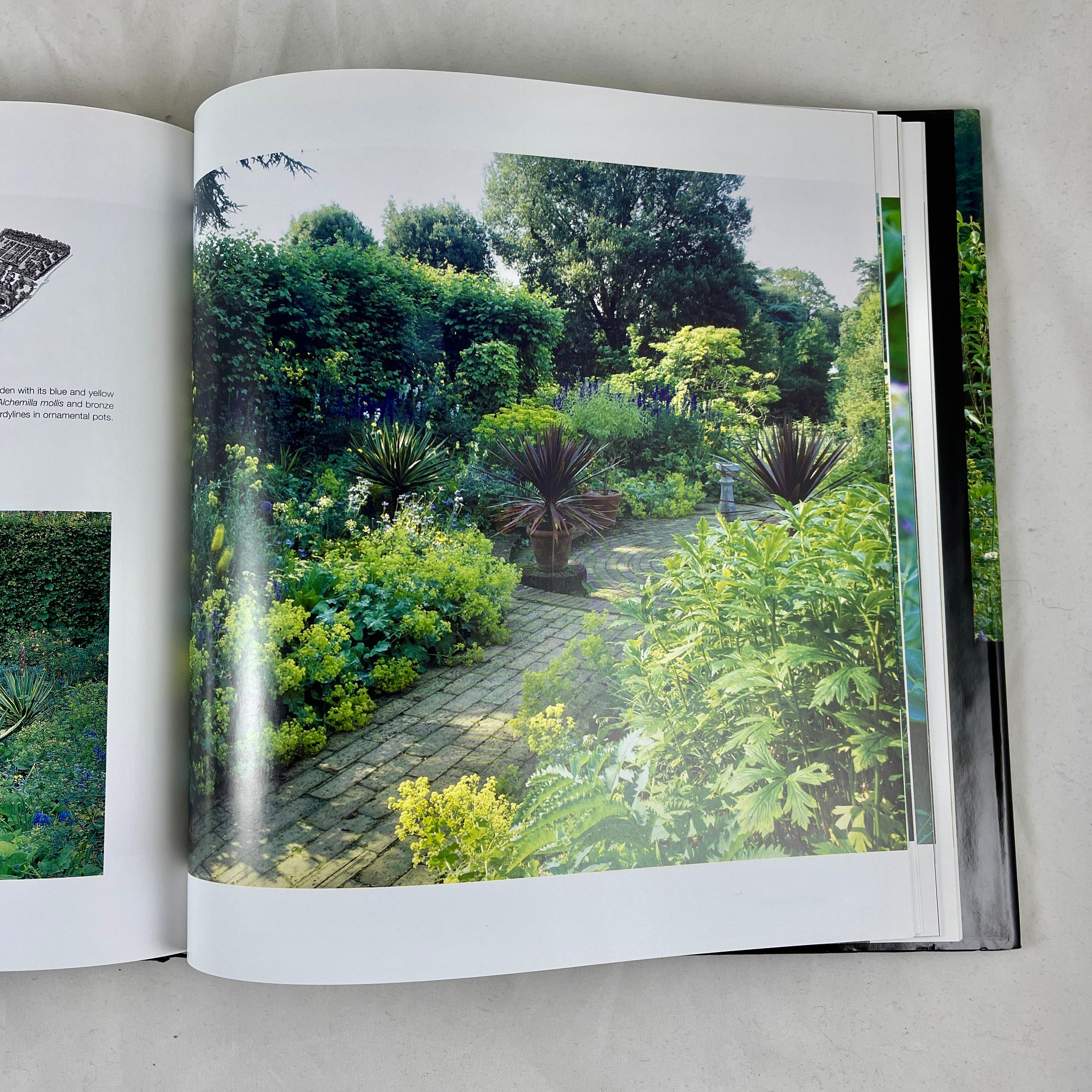 Style international Hidcote the Garden et Lawrence Johnston, Livre du National Trust en vente