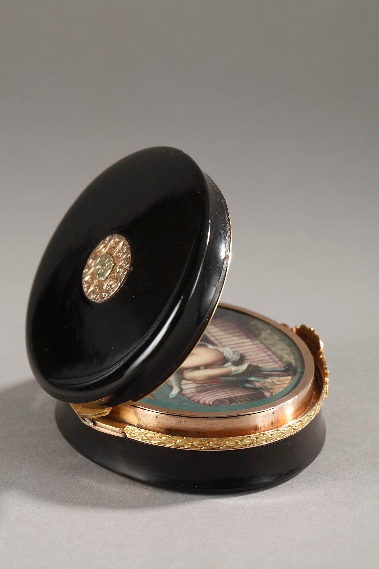 Women's or Men's Hidden compartment snuff box tortoiseshell, gold and erotic miniature. For Sale