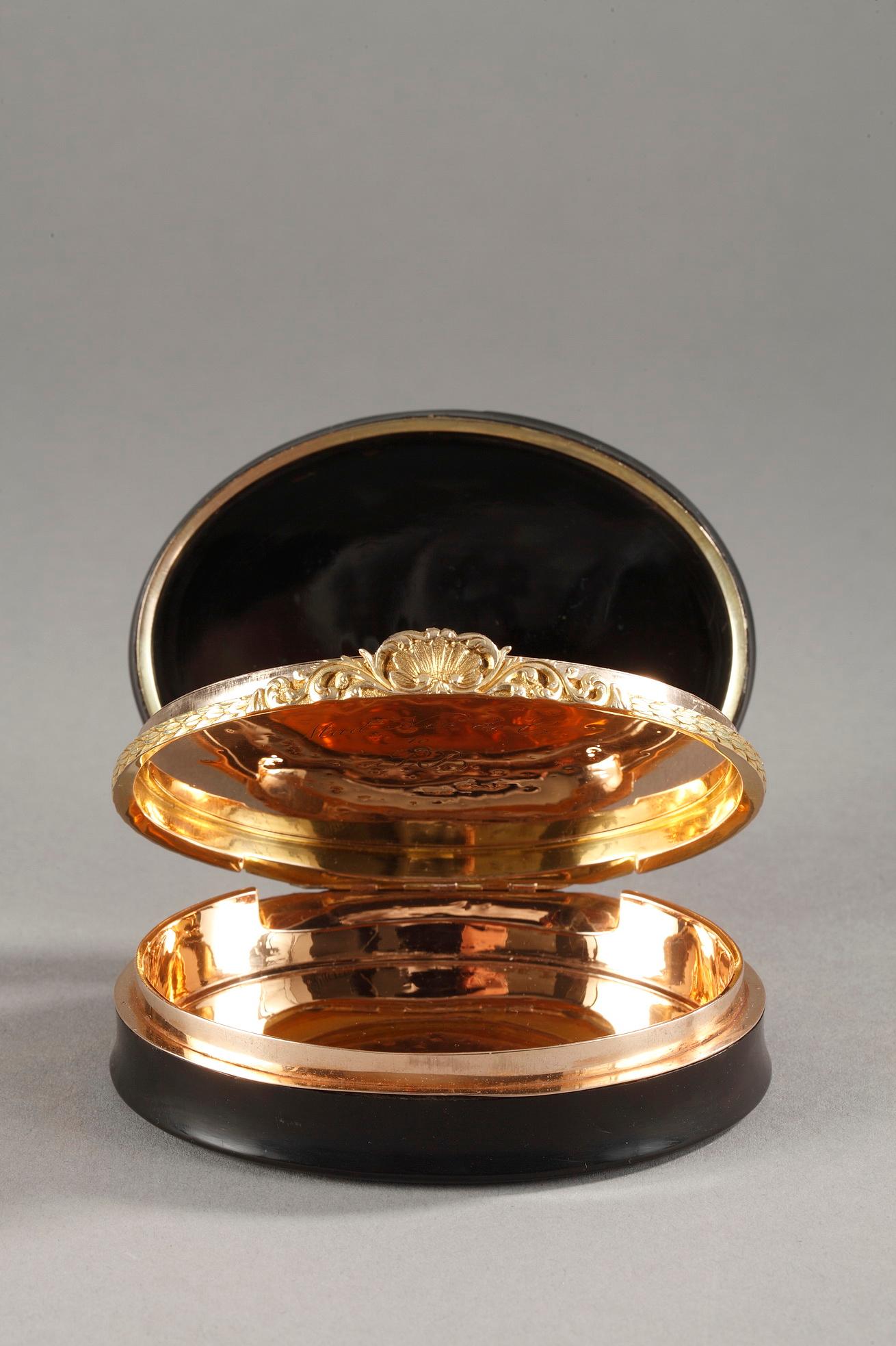 Hidden compartment snuff box tortoiseshell, gold and erotic miniature. For Sale 1