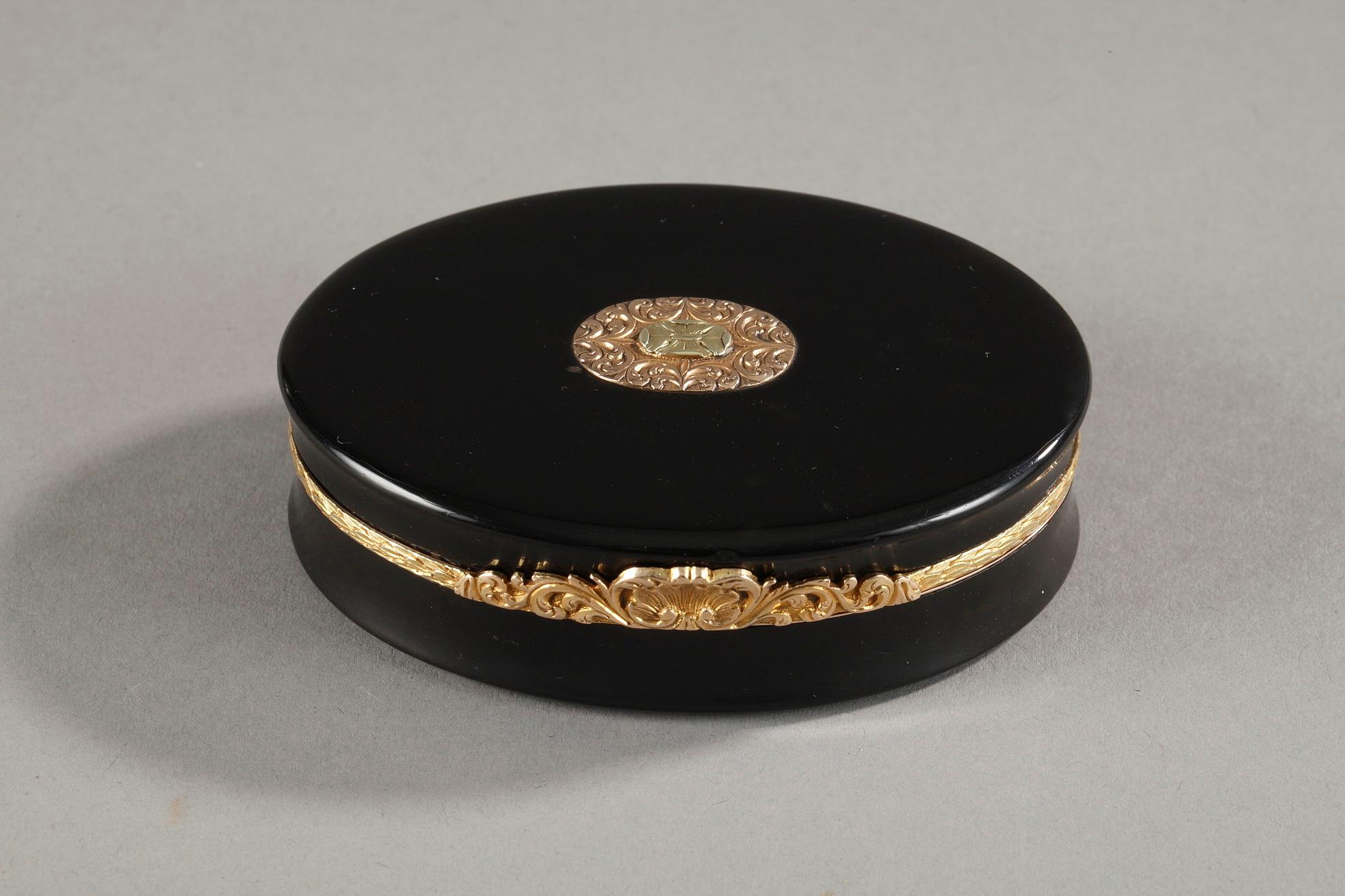 Hidden compartment snuff box tortoiseshell, gold and erotic miniature. For Sale 4