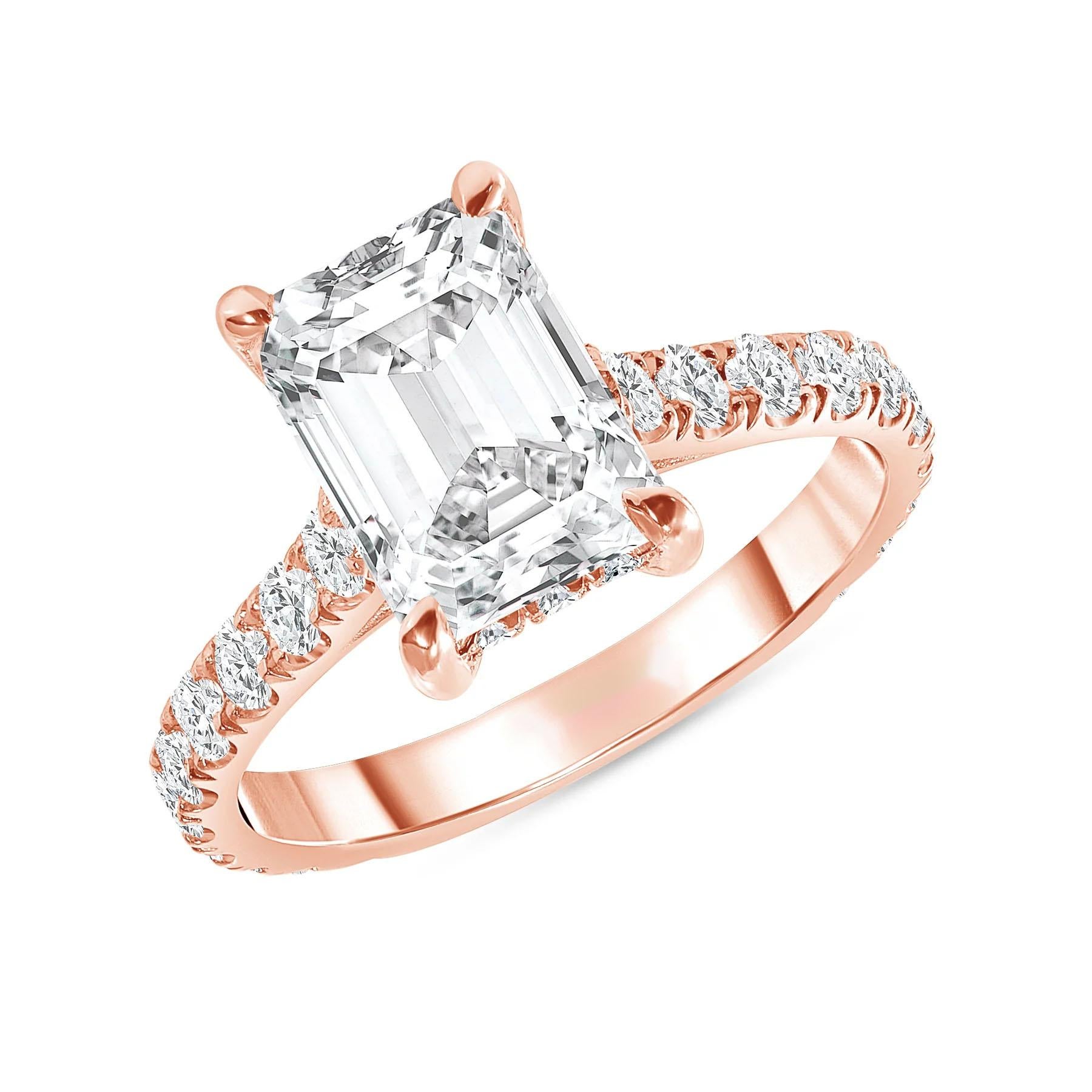 En vente :  Bague de fiançailles solitaire en or 18 carats avec diamant taille émeraude 2