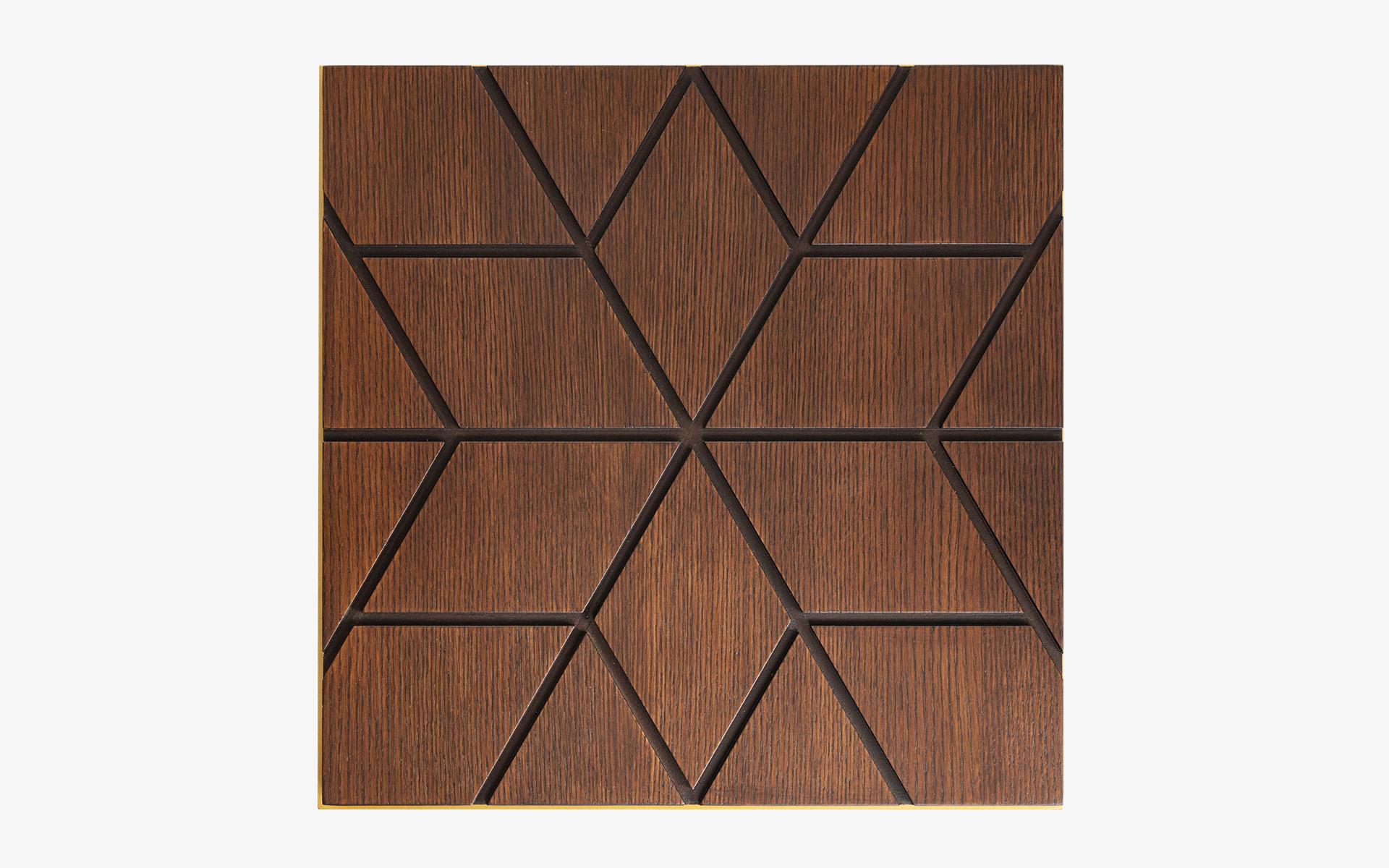 Table d'appoint à piédestal caché avec verre fumé et détails en Wood Wood en vente 2