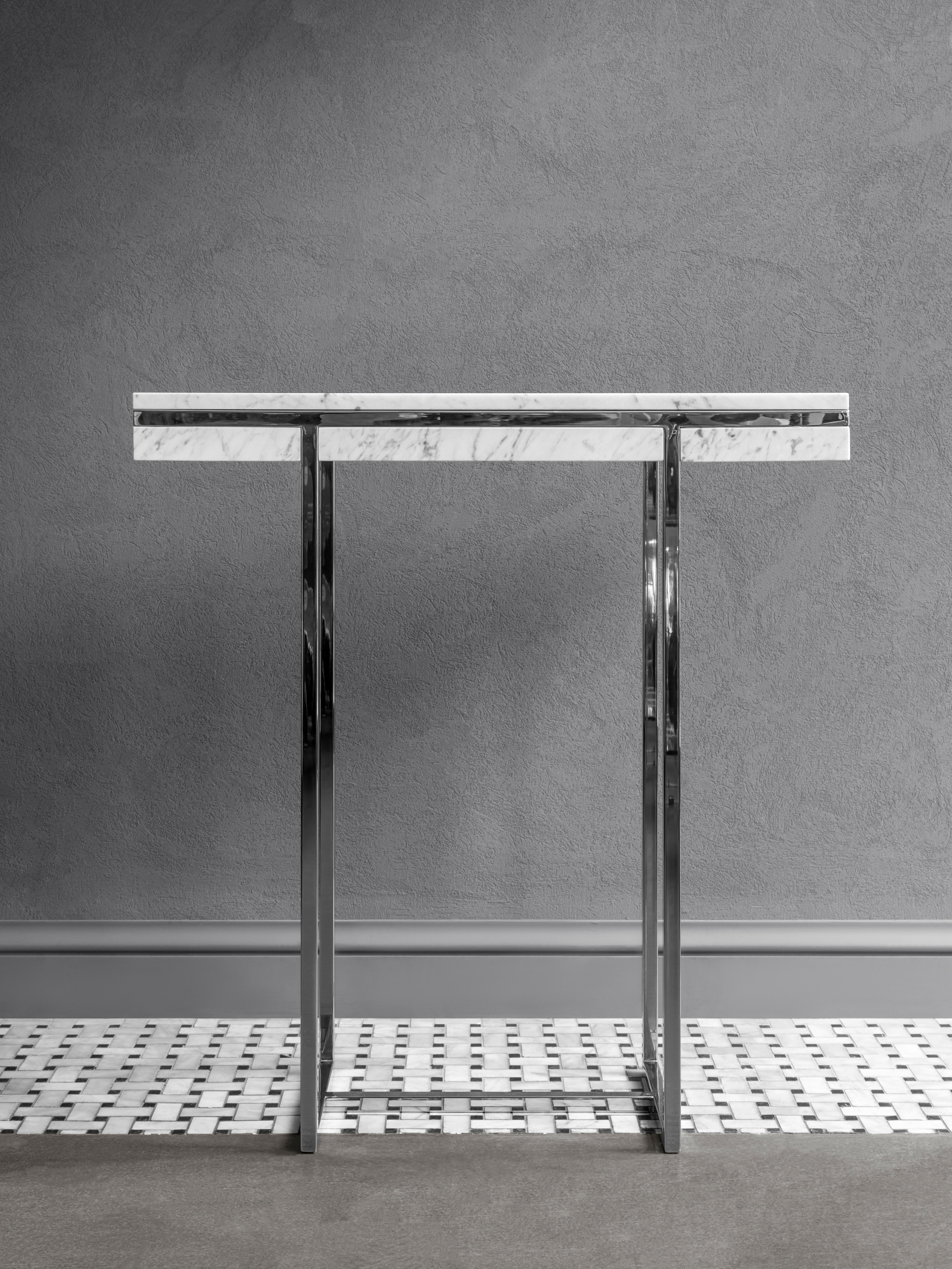 Enfilade caché en blanc de Carrare et chrome de Lagu en vente 1