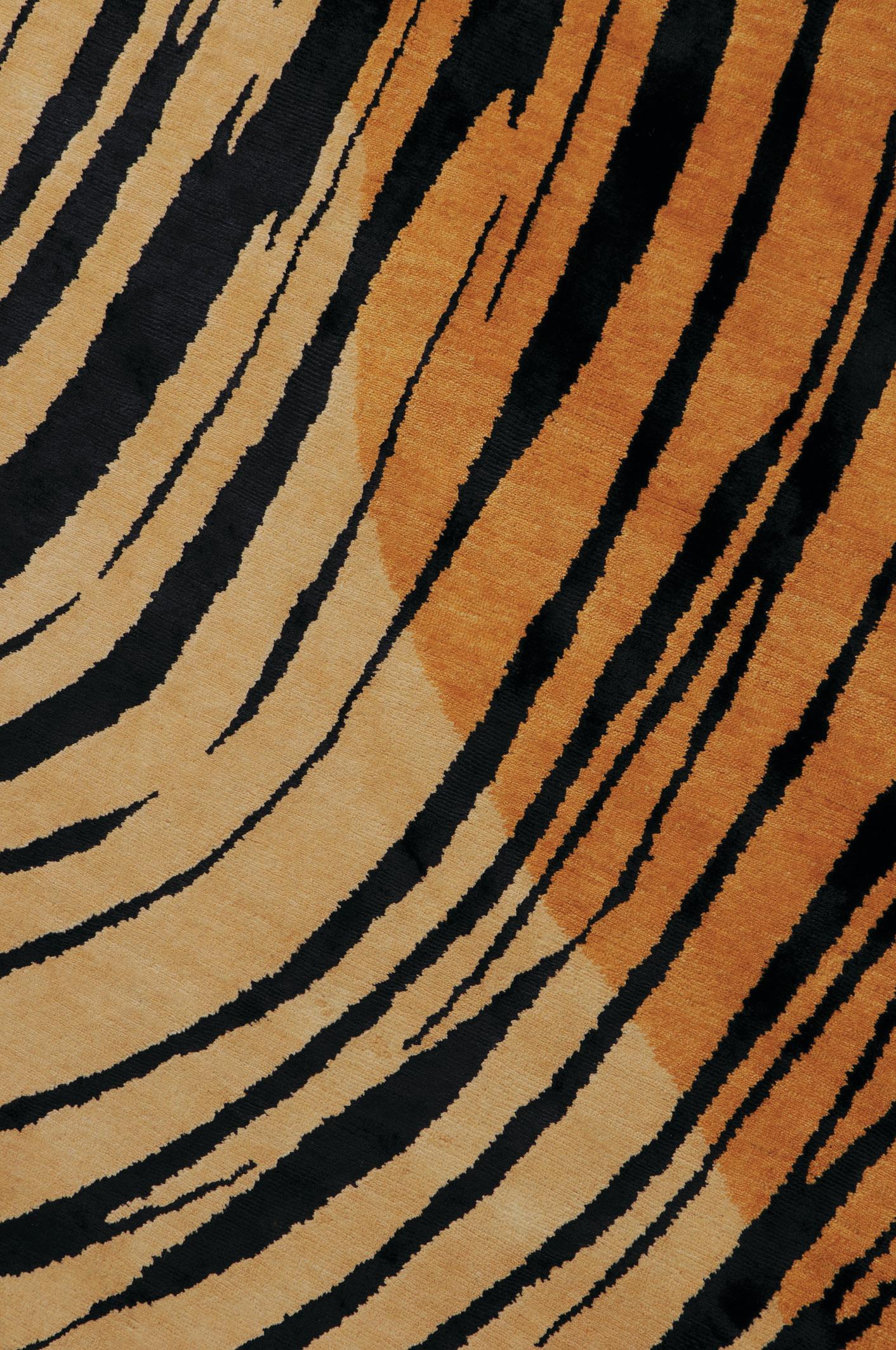 Hidden Tiger - Setsu & Shinobu Ito Moderner Teppich im modernen Design aus Wolle, handgeknüpft (Indisch) im Angebot