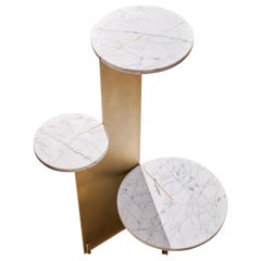 Table d'appoint Hidde - 39 Thirtynine.  Manteau en poudre et marbre de style Basque, H=1120 mm 