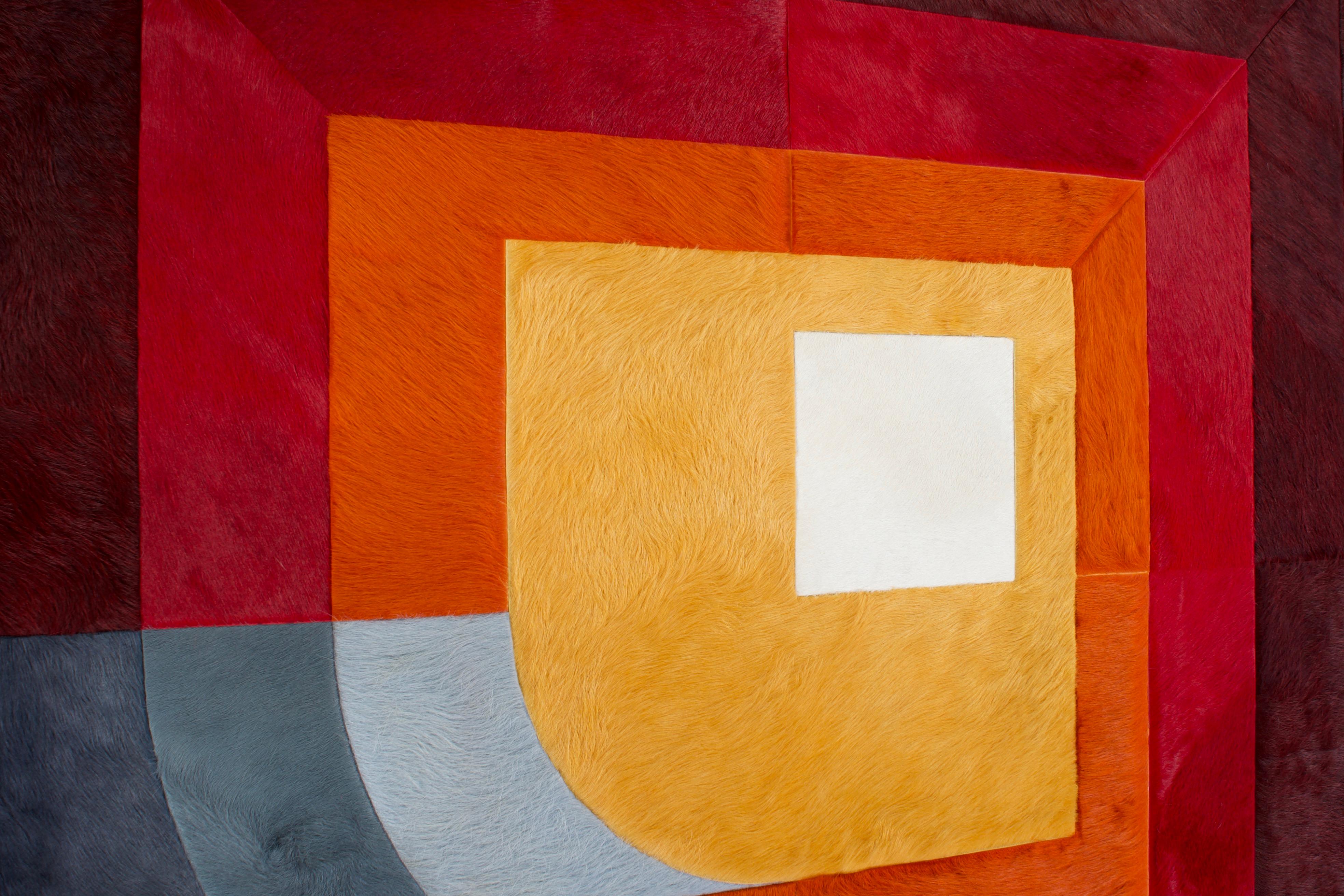 Ce tapis Prisma Hide a été conçu en collaboration entre Kyle Bunting et la designer d'intérieur Amy Lau dans le cadre de leur deuxième collection. 
 

 A propos du Design/One :
 Les influences du mouvement Op Art du milieu du siècle se retrouvent