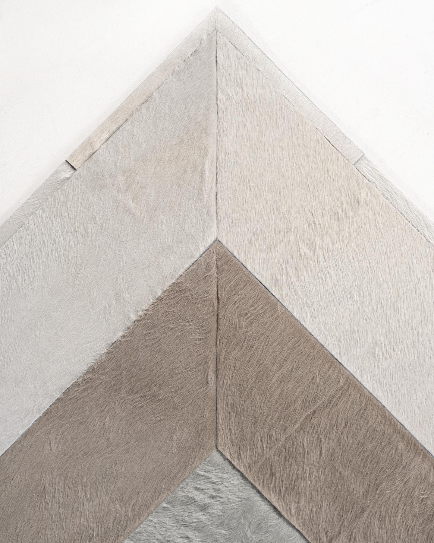 Tappeto Hide di Amy Lau (8ft 6.625in x 6ft 2in) in vendita 4