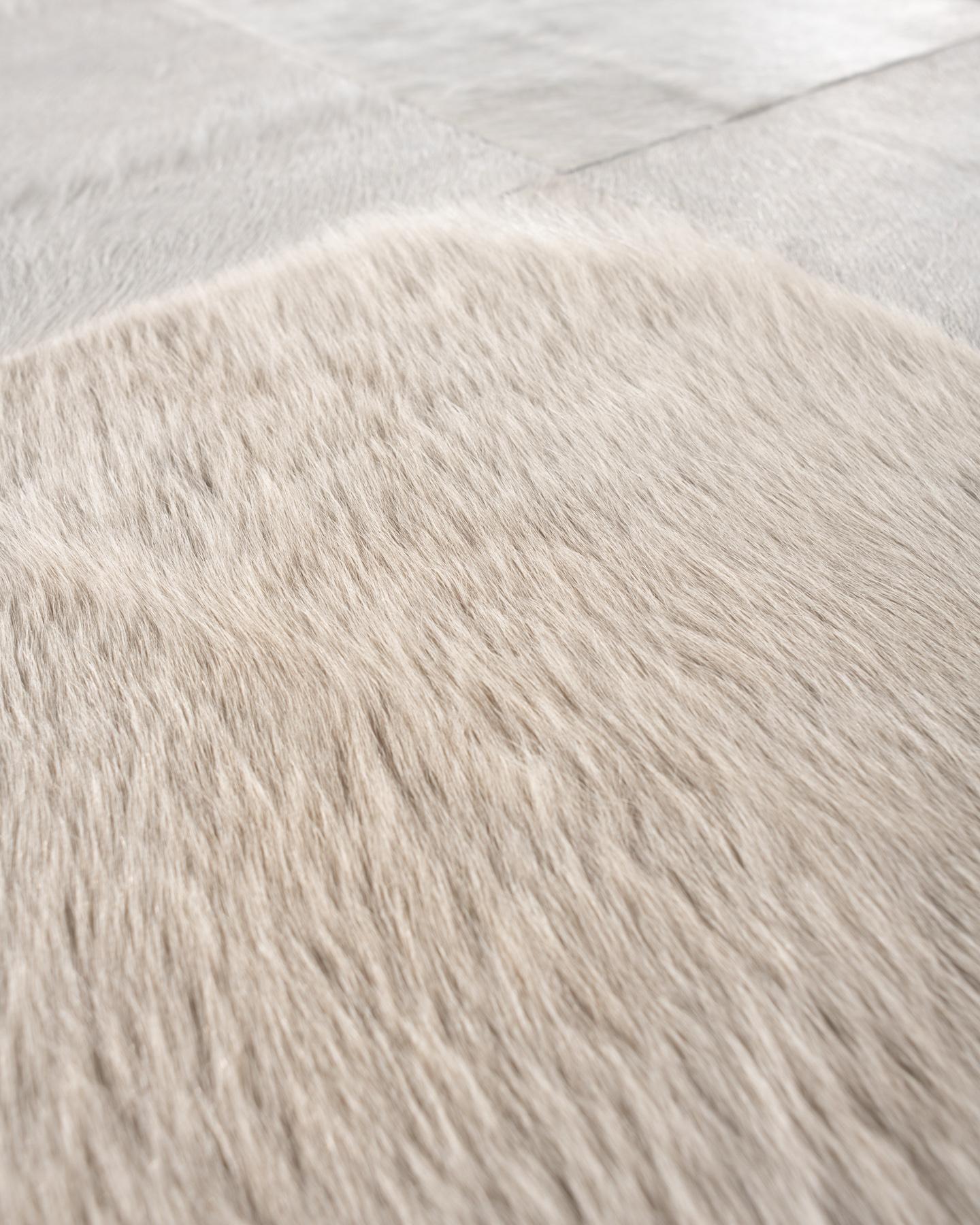 Americano Tappeto Hide di Amy Lau (8ft 6.625in x 6ft 2in) in vendita