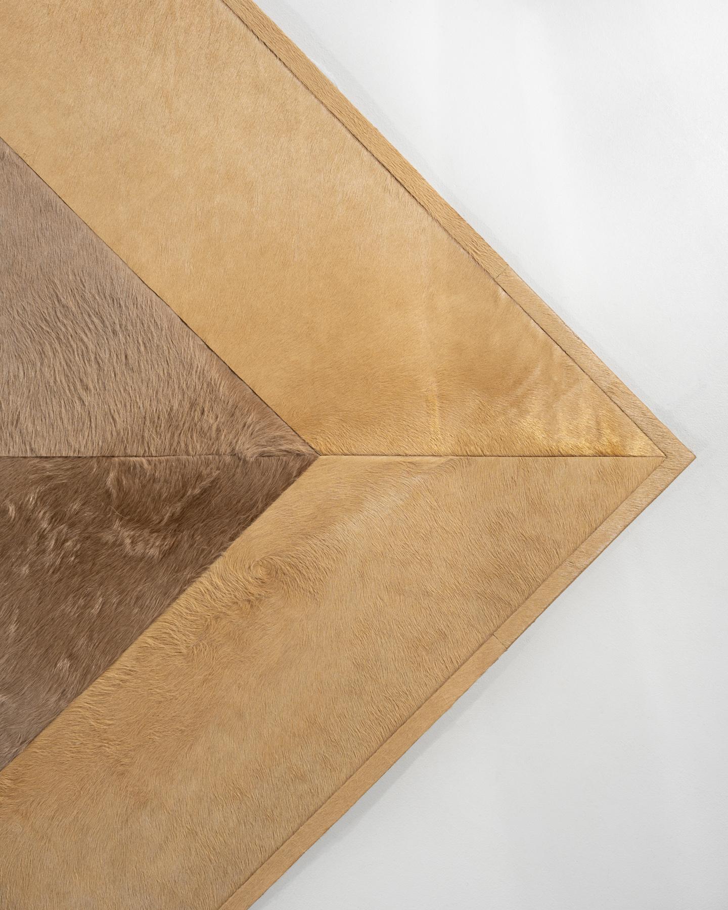 Fatto a mano Tappeto Hide di Amy Lau (8ft x 10ft) in vendita