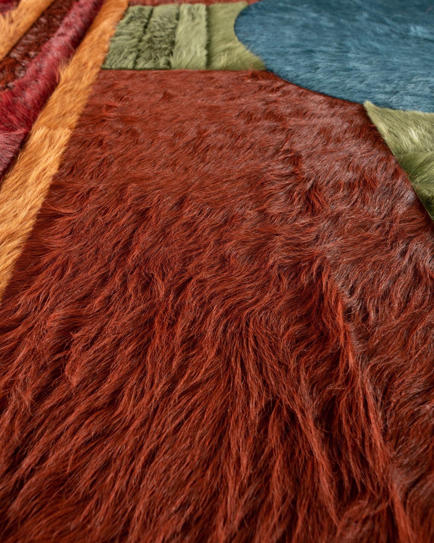 Tapis Hide par Douglas Friedman (10ft 10in x 7ft 8in) en vente 2