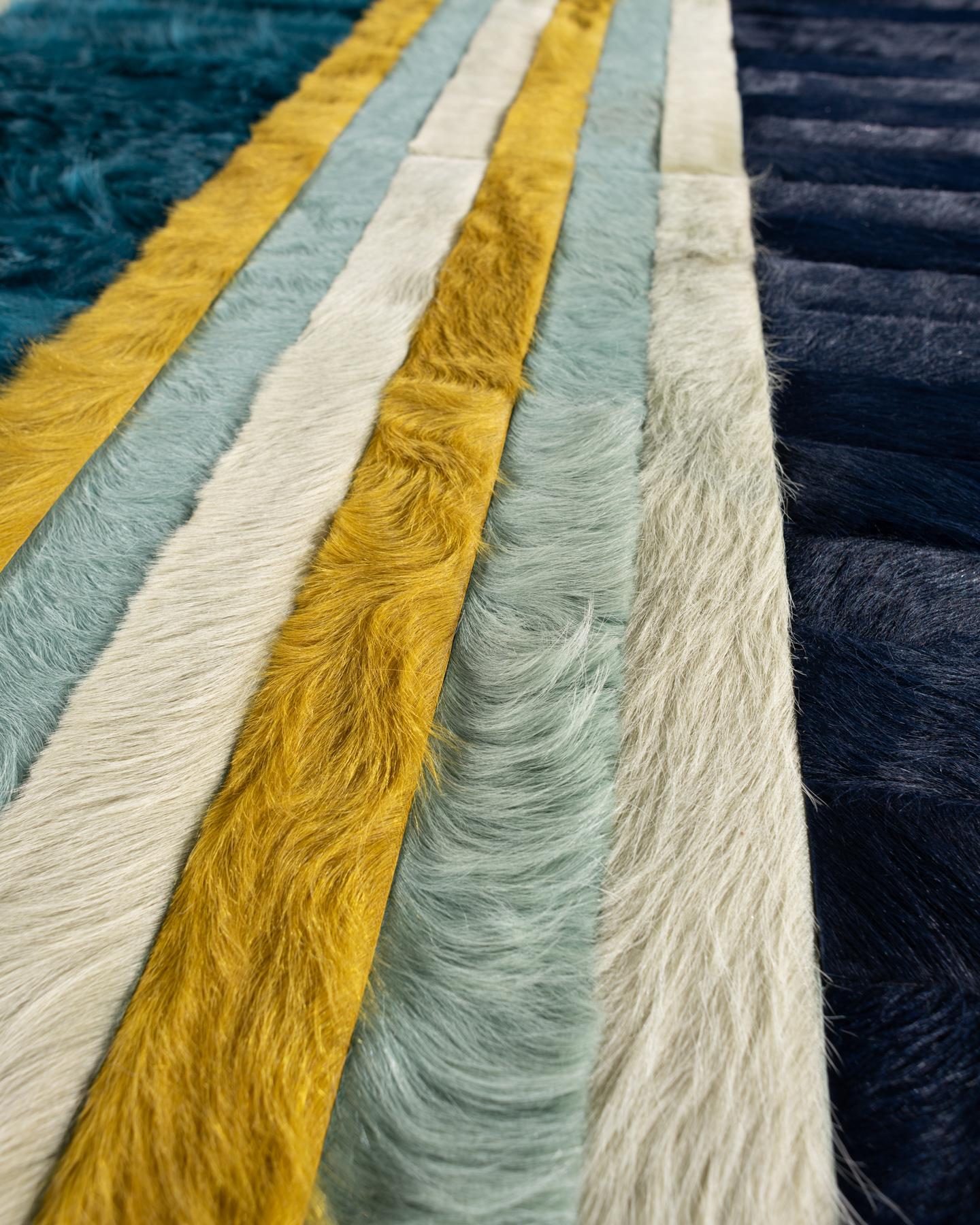 Ce tapis Atlas Hide a été conçu en Collaboration entre Kyle Bunting et le photographe Douglas Friedman.
 

 A propos du Design/One :
 Atlas, une Collectional créée en collaboration avec le photographe Douglas Friedman, est le reflet du terrain vaste