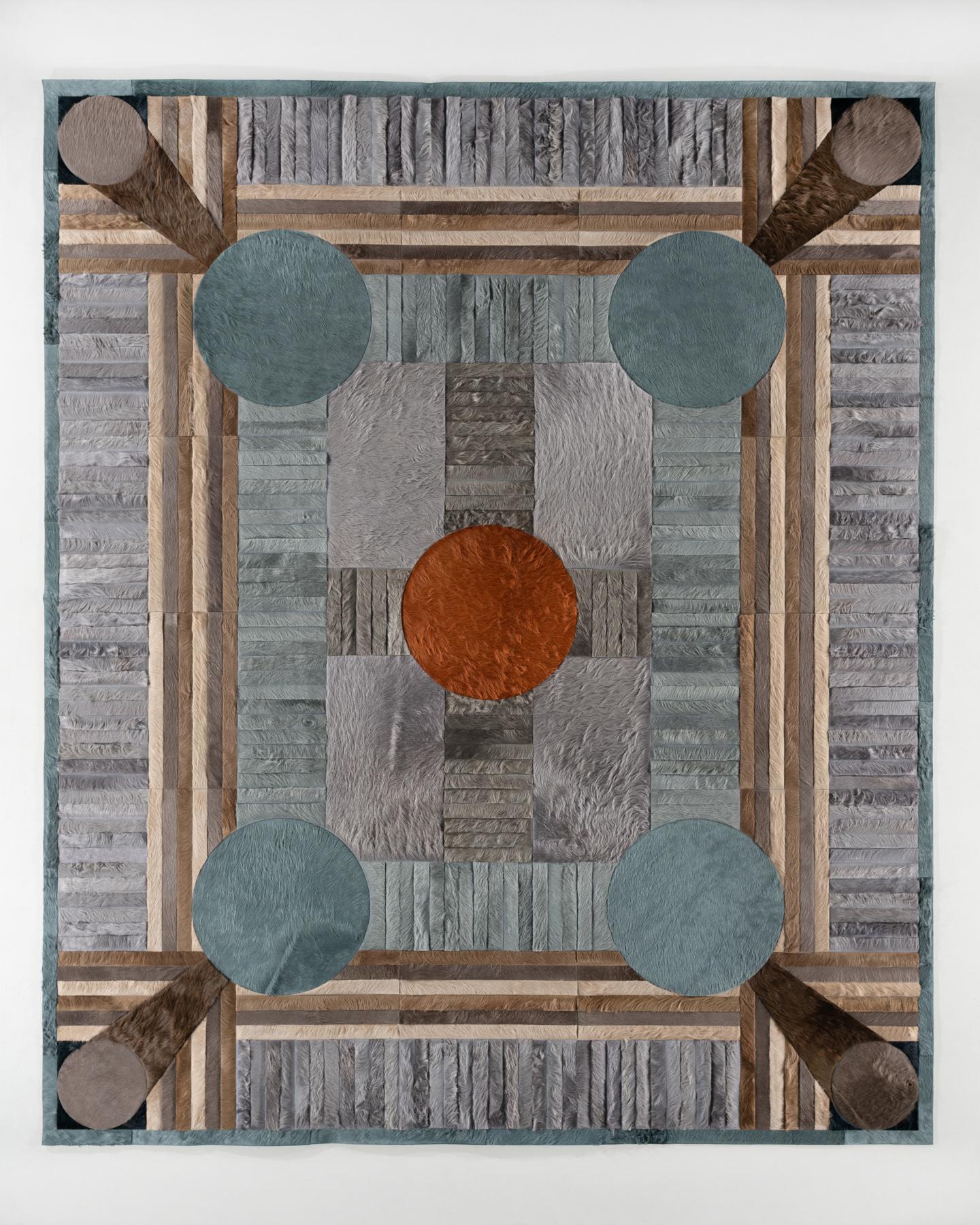 Questo tappeto Atlas Hide è stato progettato in collaborazione da Kyle Bunting e dal fotografo Douglas Friedman.
 

 Informazioni sul design:
 Atlas, una Collection creata in collaborazione con il fotografo Douglas Friedman, è un riflesso del vasto
