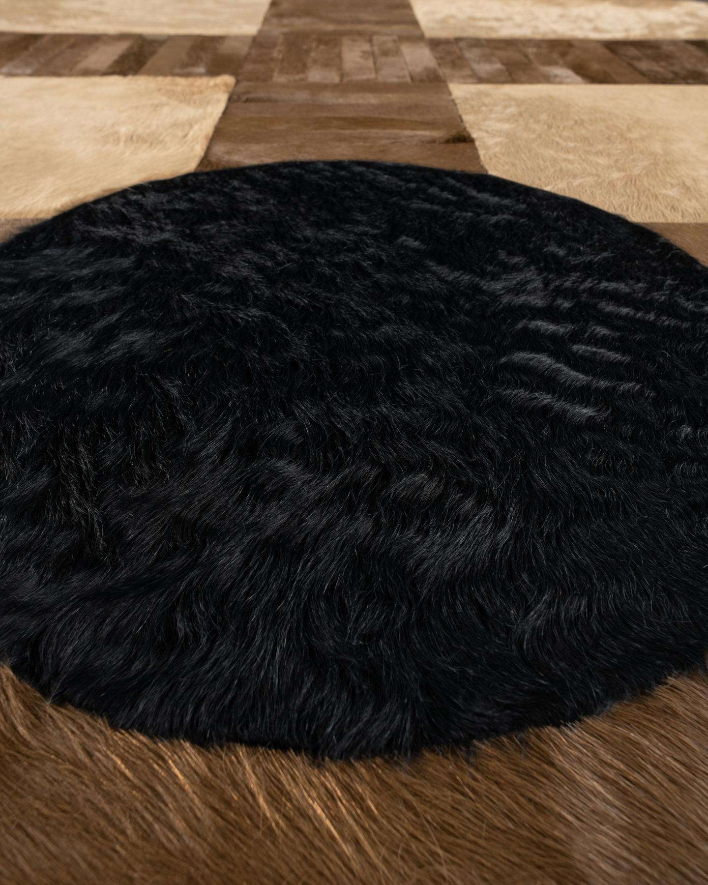 XXI secolo e contemporaneo Tappeto Hide di Douglas Friedman (15ft x 12ft) in vendita