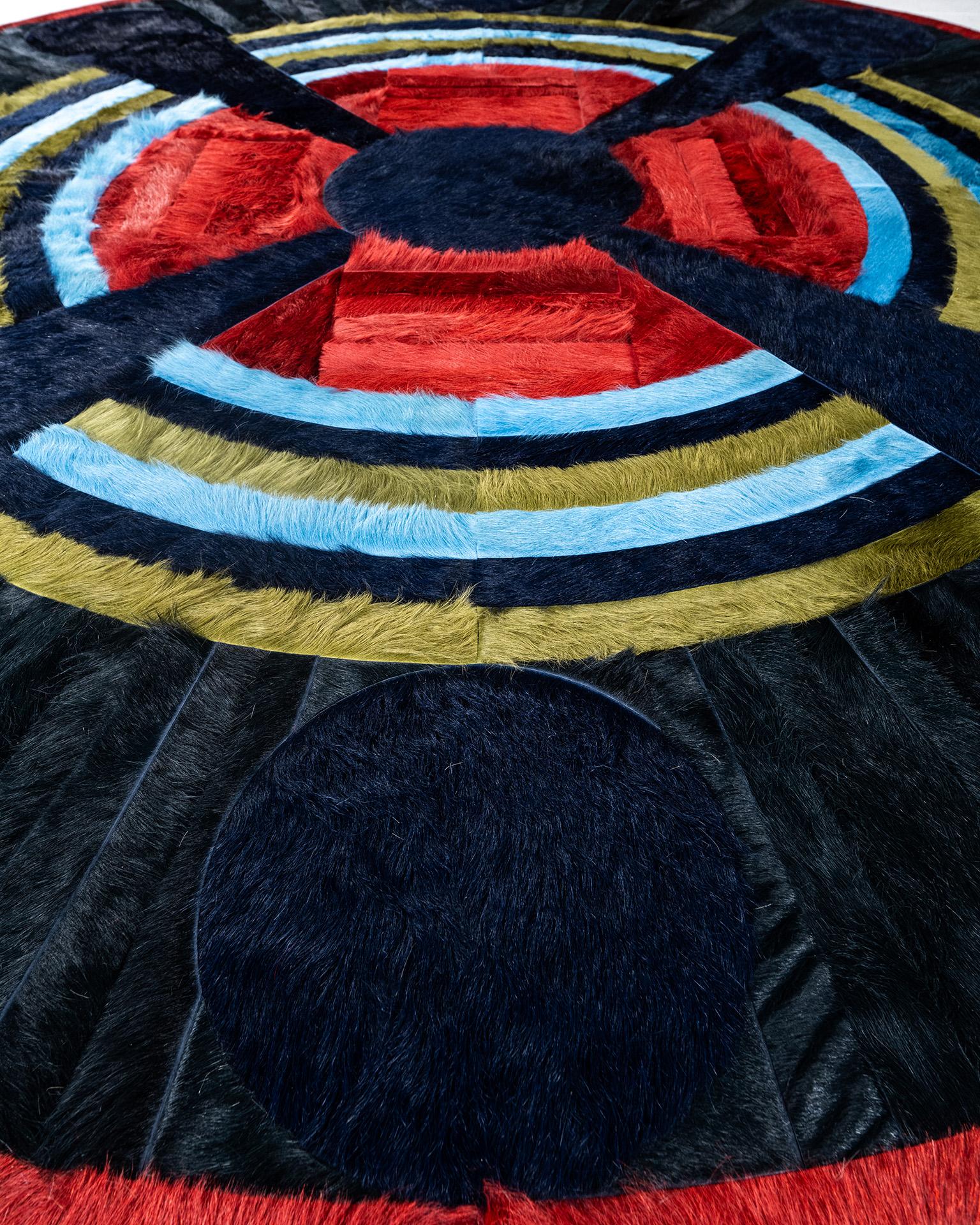 Organique Tapis Hide par I Douglas Friedman (7ft 6in diameter) en vente