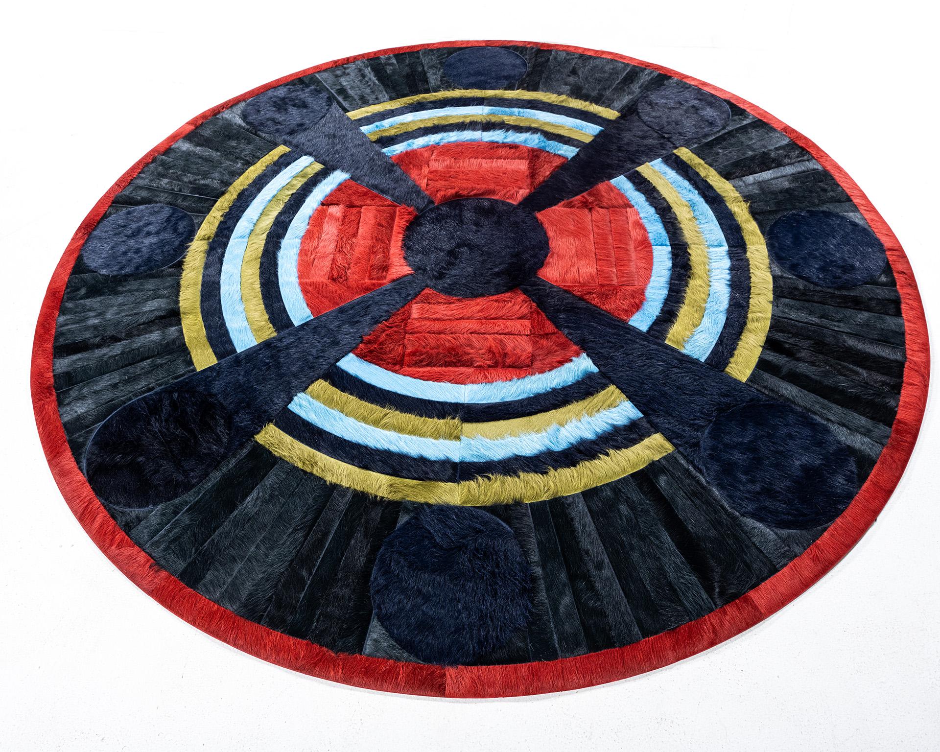 Tapis Hide par I Douglas Friedman (7ft 6in diameter) Neuf - En vente à Austin, TX
