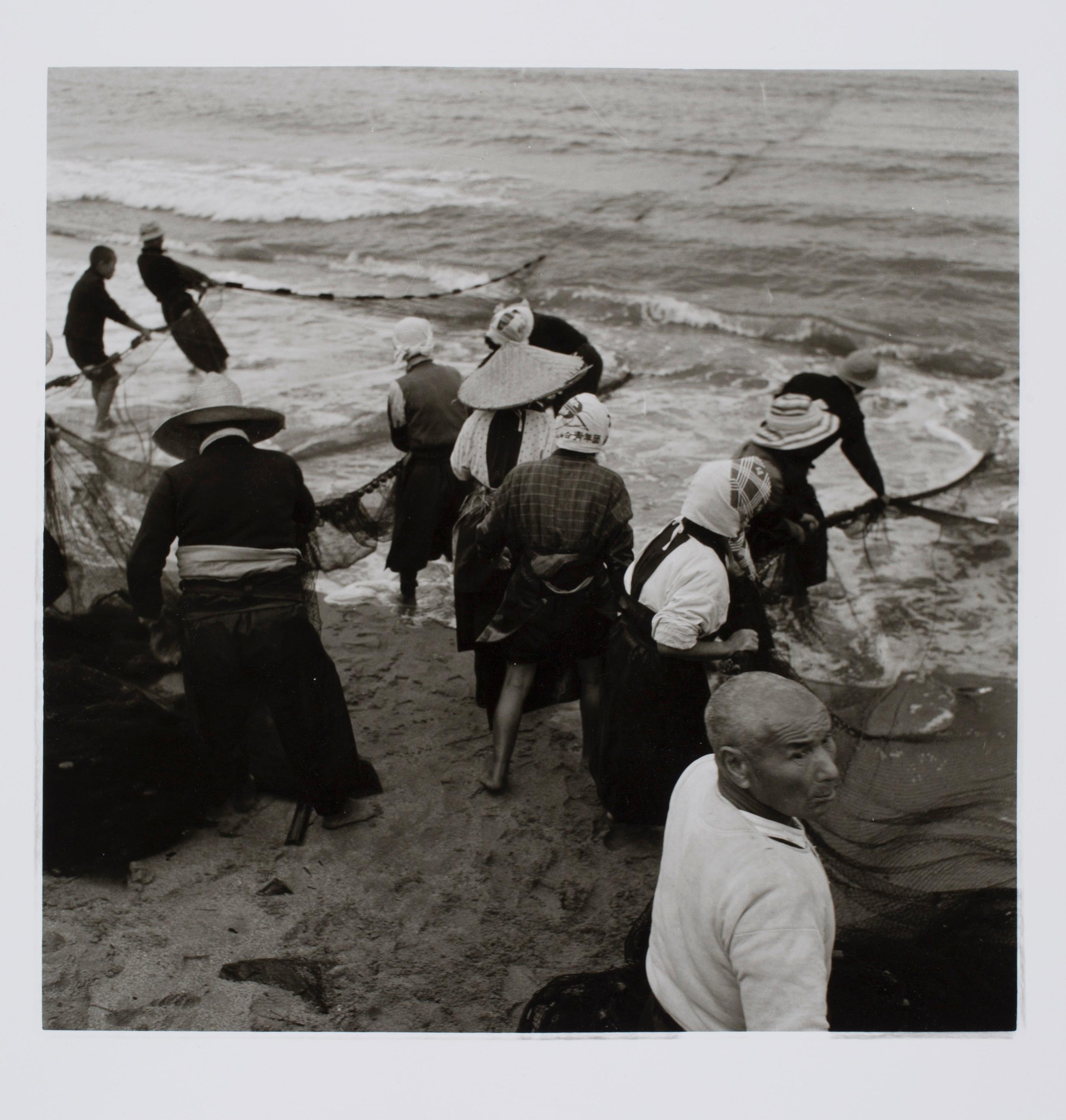 Hideoki Hagiwara Black and White Photograph - Hideoki, Black 
White Photography, Fishing Village, Japan, 1960
