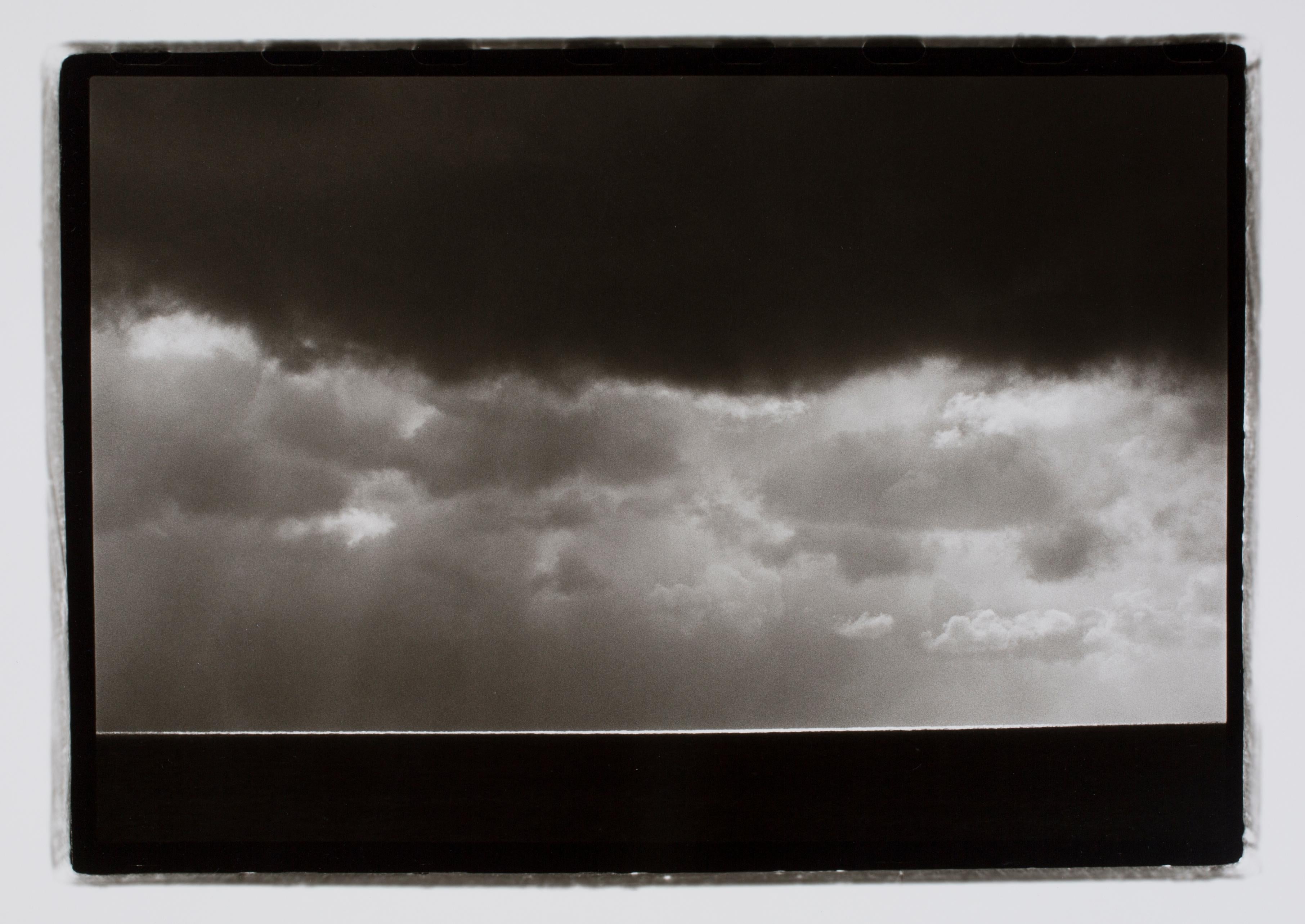 Hideoki Hagiwara Black and White Photograph - Hideoki, Black & White Photography, Line on Horizon, Japan, 1978