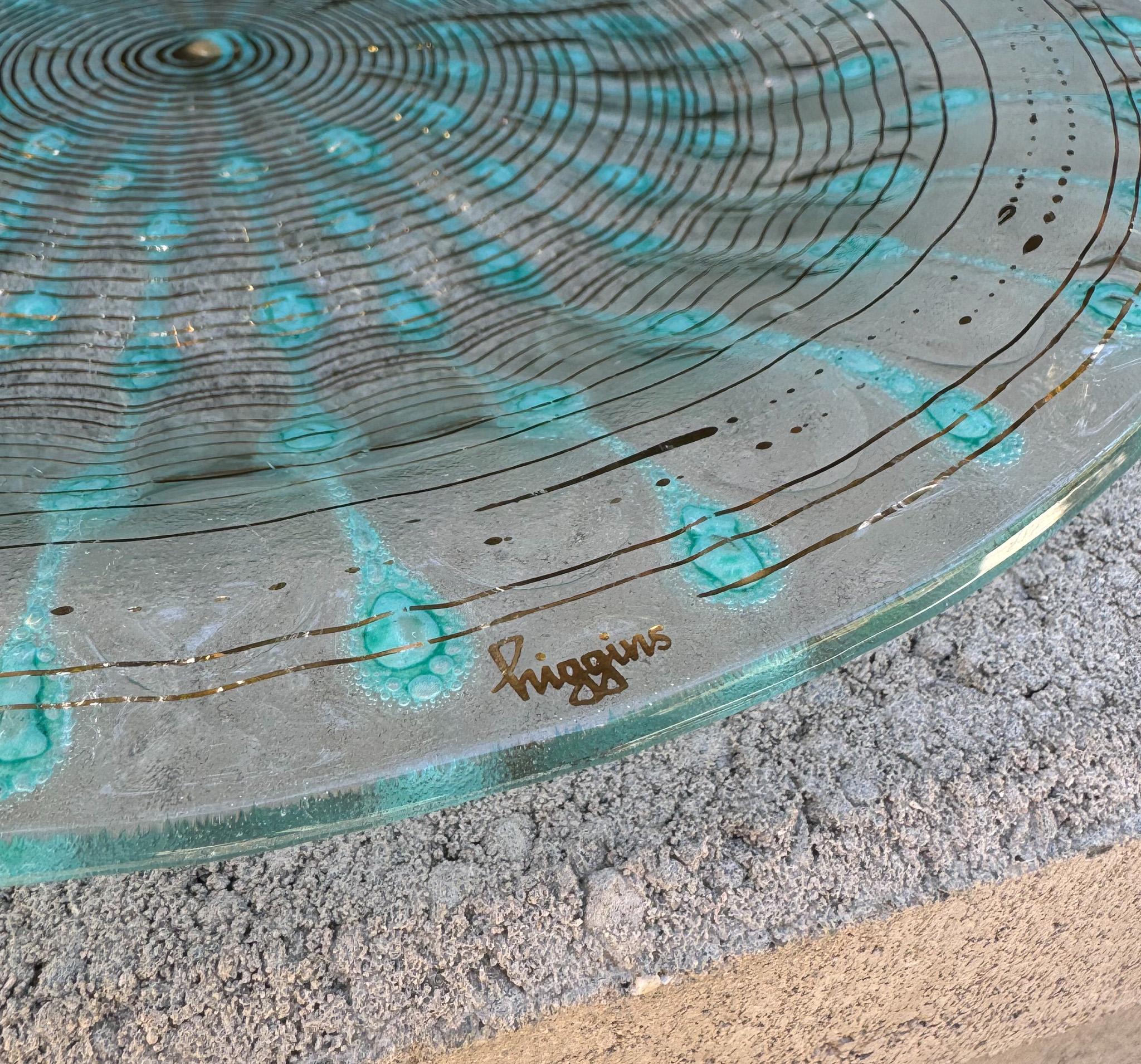 Higgins Platzteller aus geschmolzenem Kunstglas, Vereinigte Staaten, ca. 1960 (amerikanisch) im Angebot