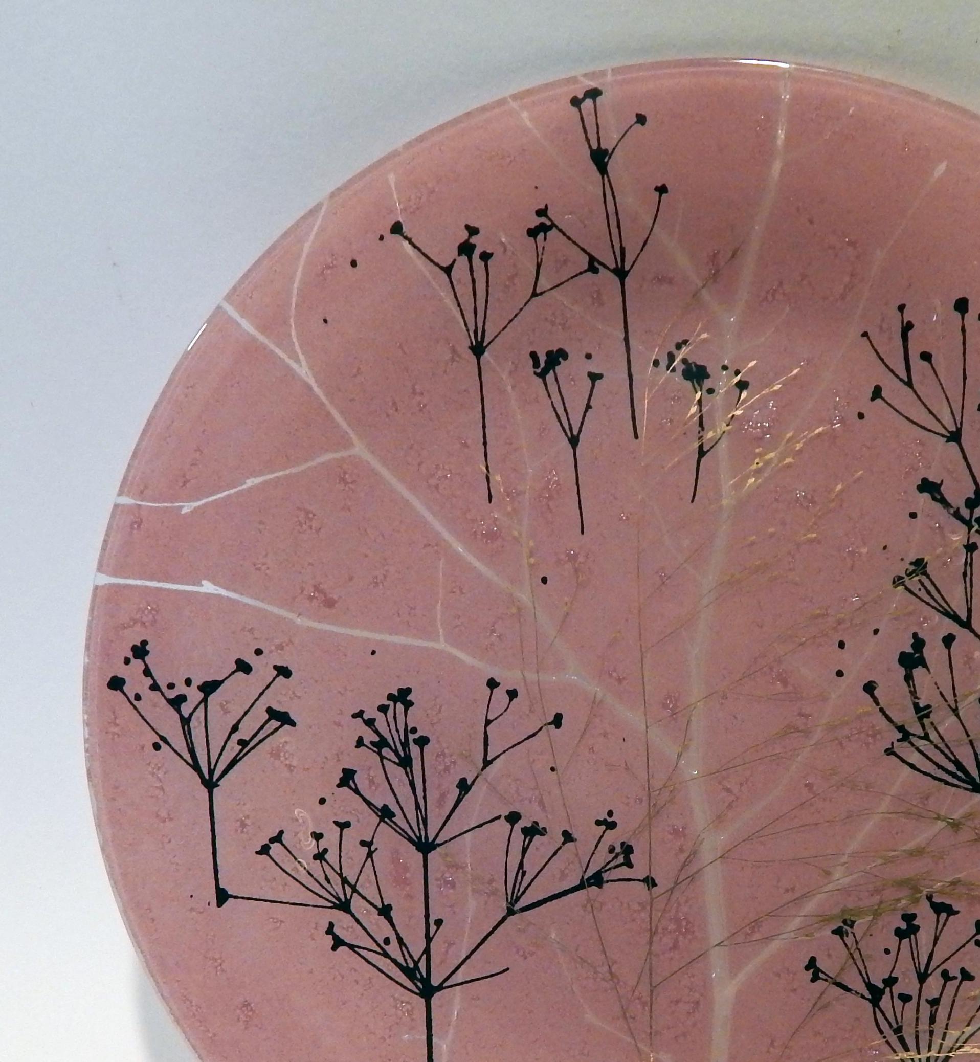 Higgins Modernes Glas, Bäume-Motiv mit rosa Hintergrund im Zustand „Hervorragend“ im Angebot in Phoenix, AZ