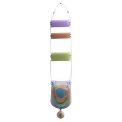 Vaso da appendere o tasca da muro moderno in vetro artistico fuso dello Studio Higgins Glass, firmato