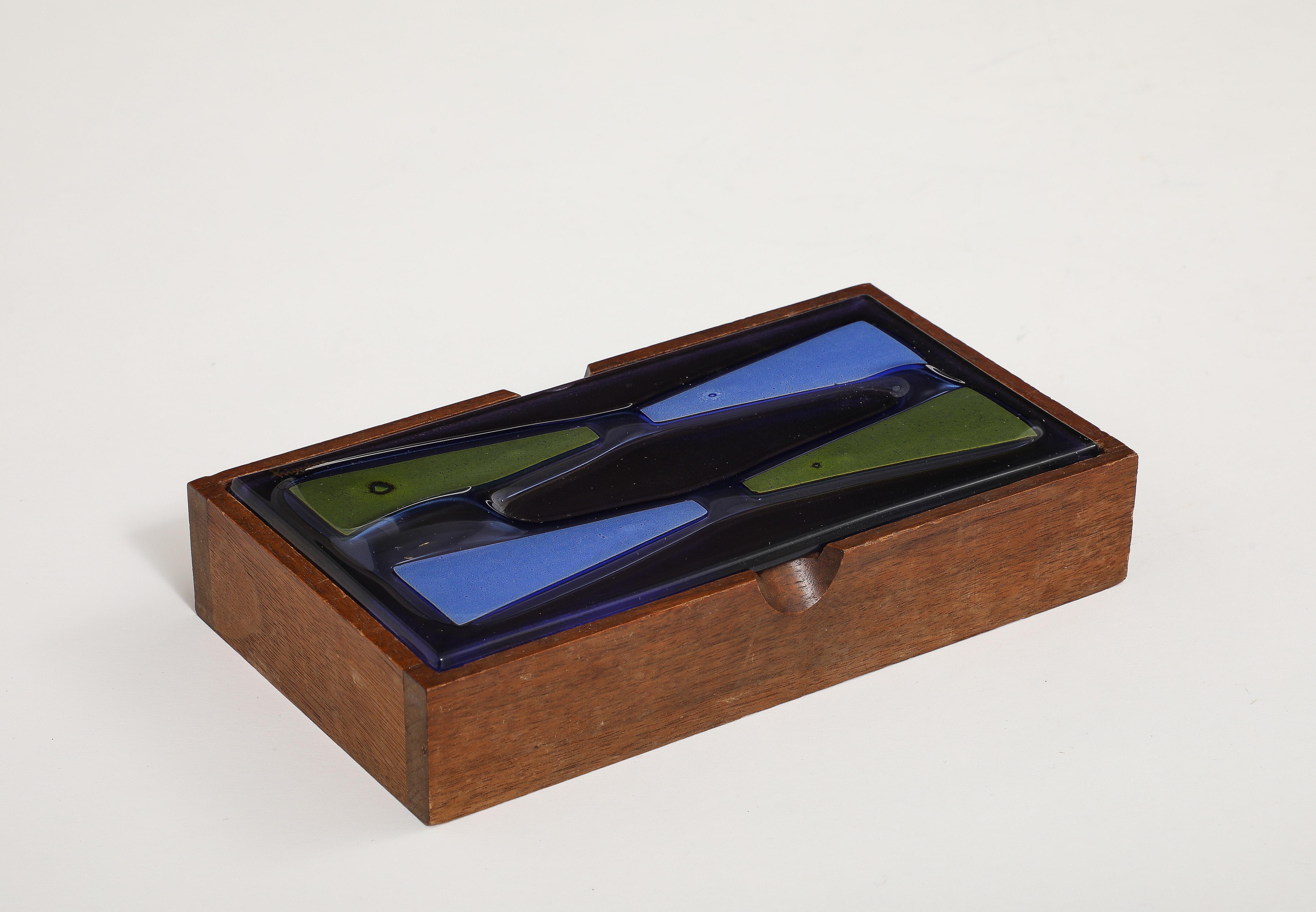20th Century Higgins Violet/Green Art Glass Keepsake Box For Sale