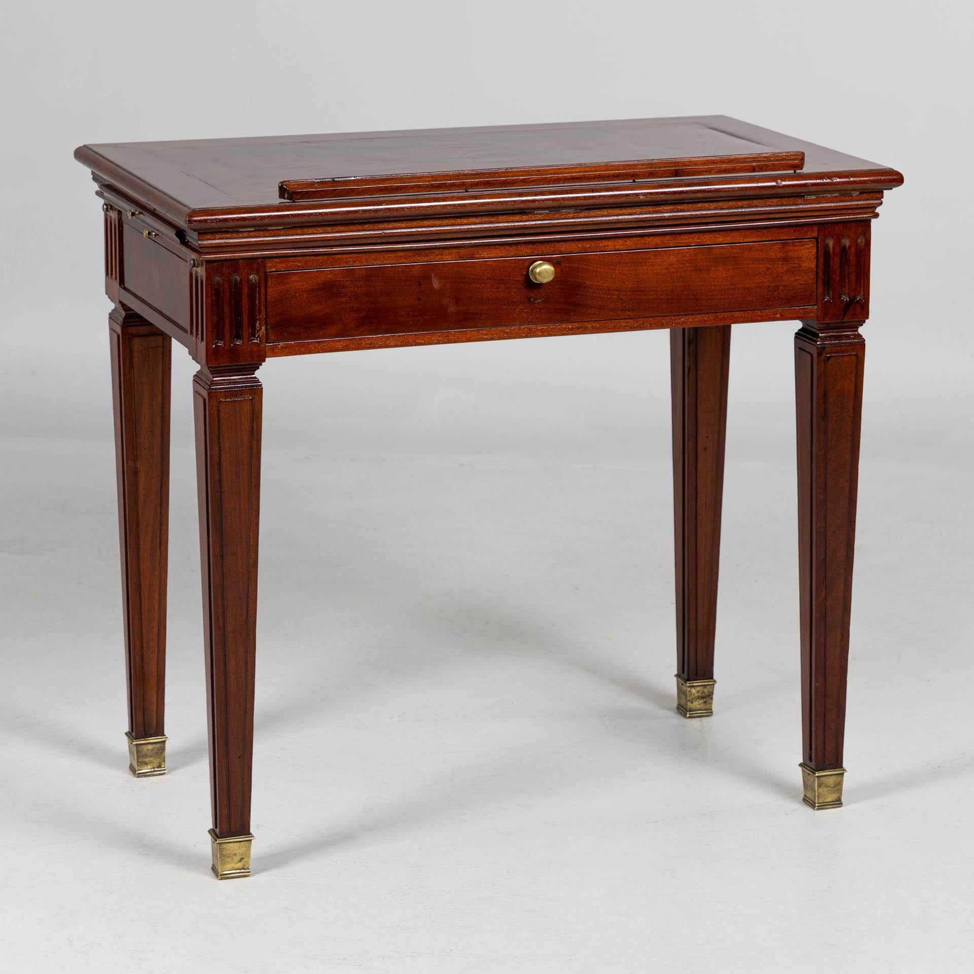 Antique height-adjustable desk, architect's table, around 1800

France
Mahogany
circa 1800

Dimensions: H x W x D: 78 x 84 x 50

Height-adjustable to approx. 120 cm, can be folded up to a total height of approx. 155 cm.

Description:
Writing and