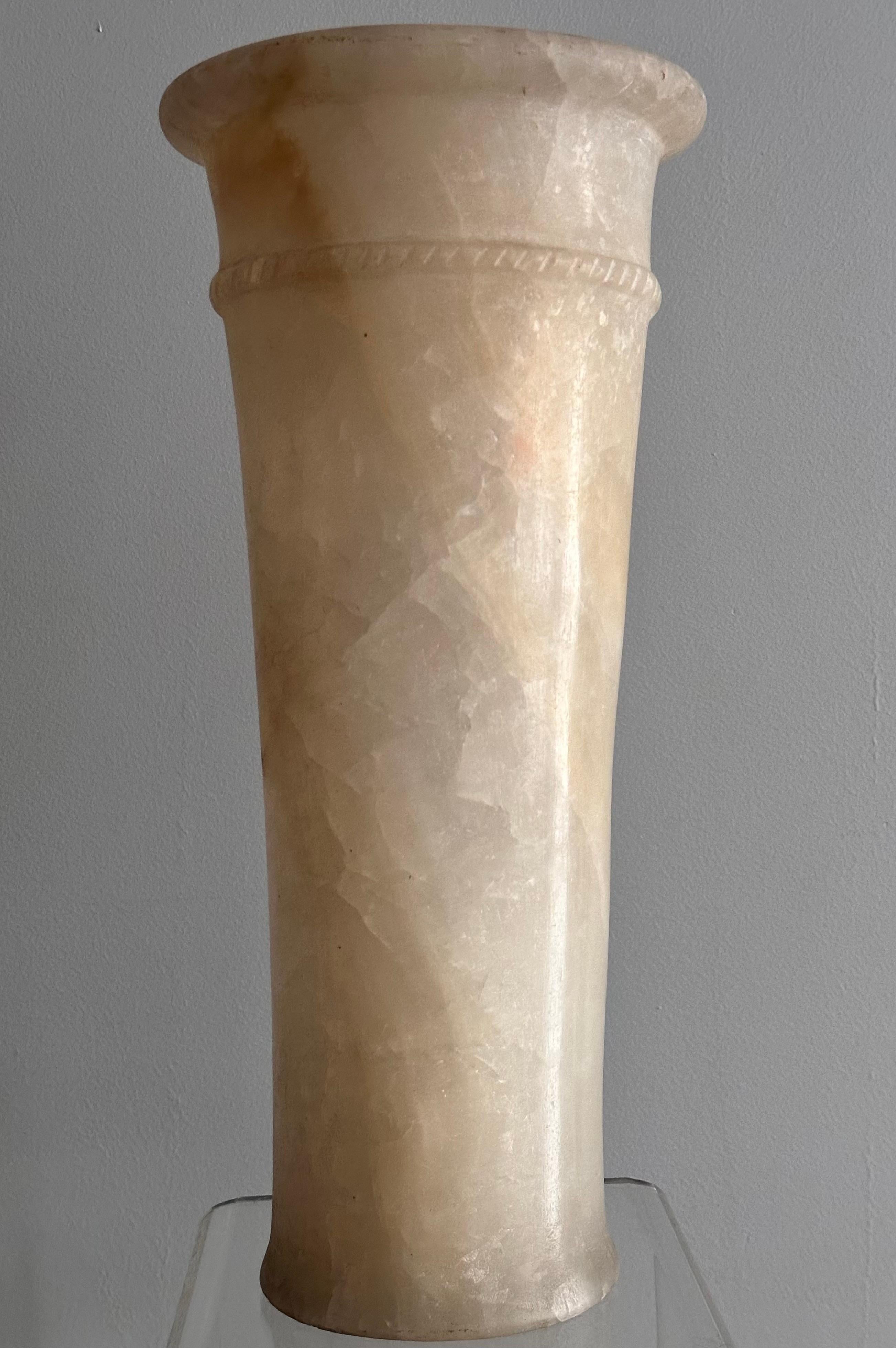 High Alabaster Cylindrical Vase Egyptian Style, 20th century.
 In Fair Condition For Sale In PARIS, FR