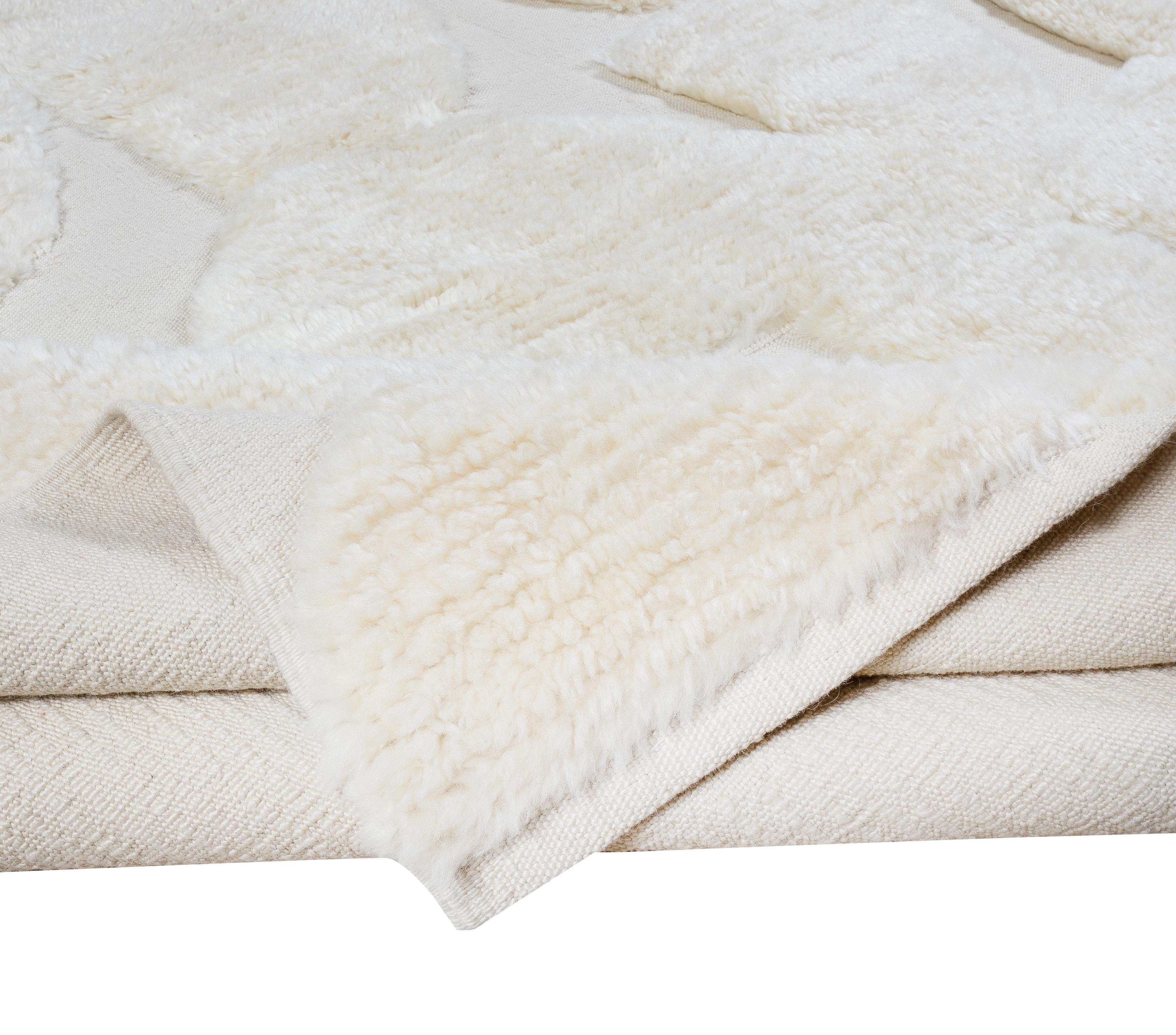 XXI secolo e contemporaneo Tappeto Tulu marocchino a pelo alto e basso, 100% lana naturale Opzioni personalizzate disponibili in vendita
