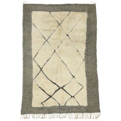 Tapis marocain à texture haute et basse avec design asymétrique:: tapis marocain berbère