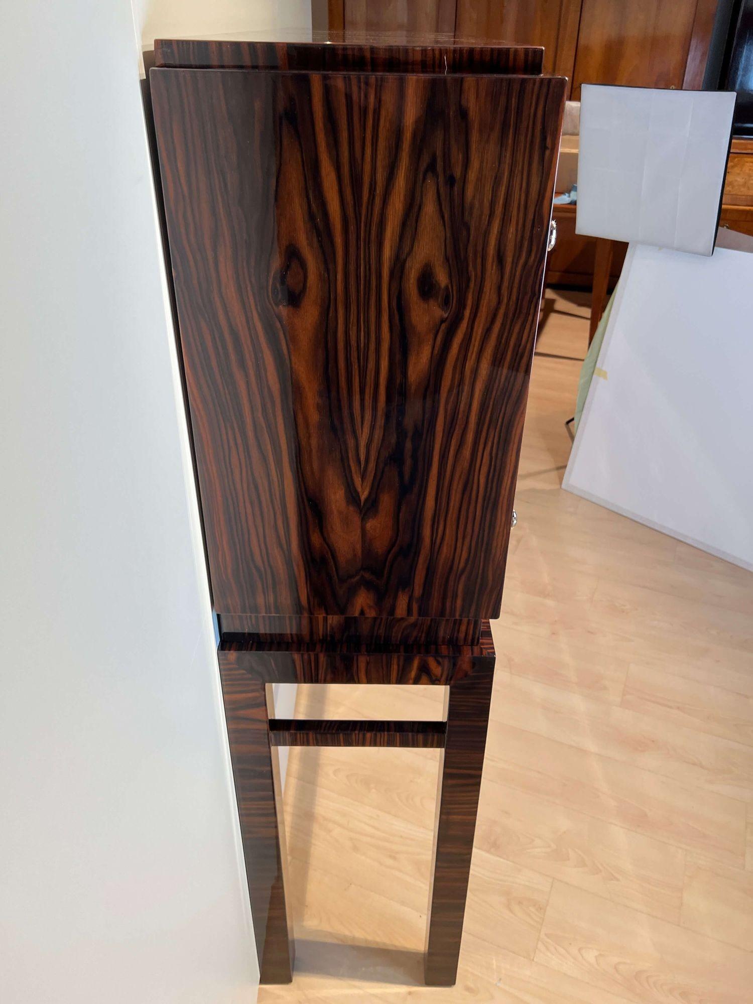 Cabinet Art Déco, Macassar, Acajou, Nickel, Laque, France circa 1930 en vente 11