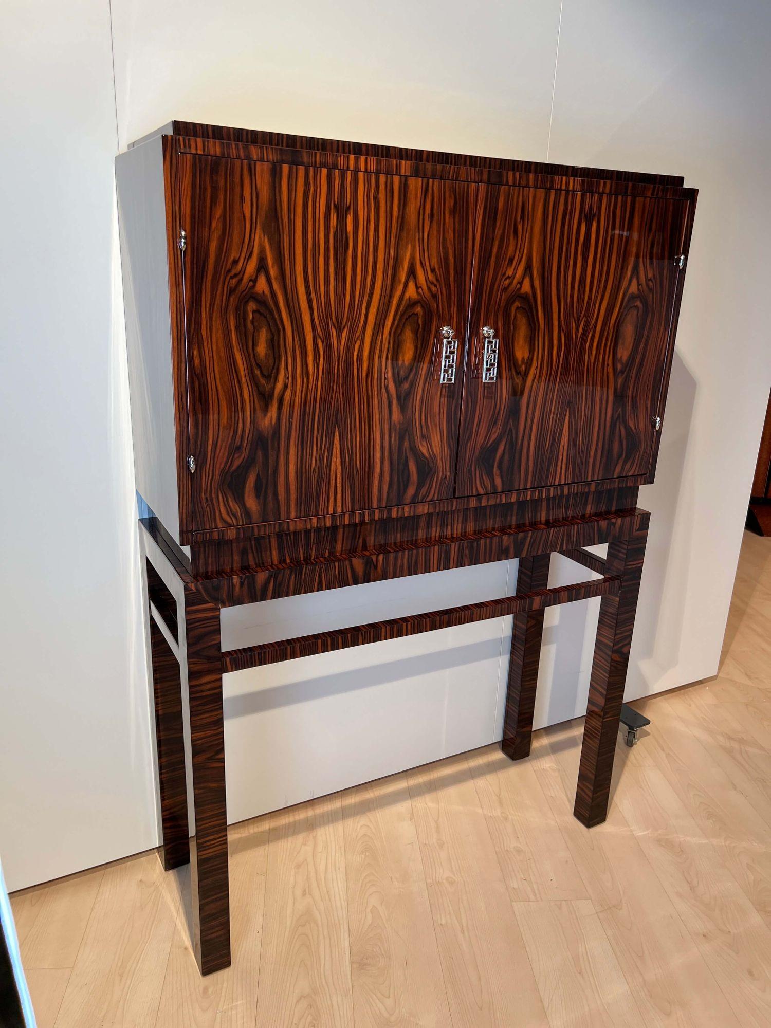 Art déco Cabinet Art Déco, Macassar, Acajou, Nickel, Laque, France circa 1930 en vente