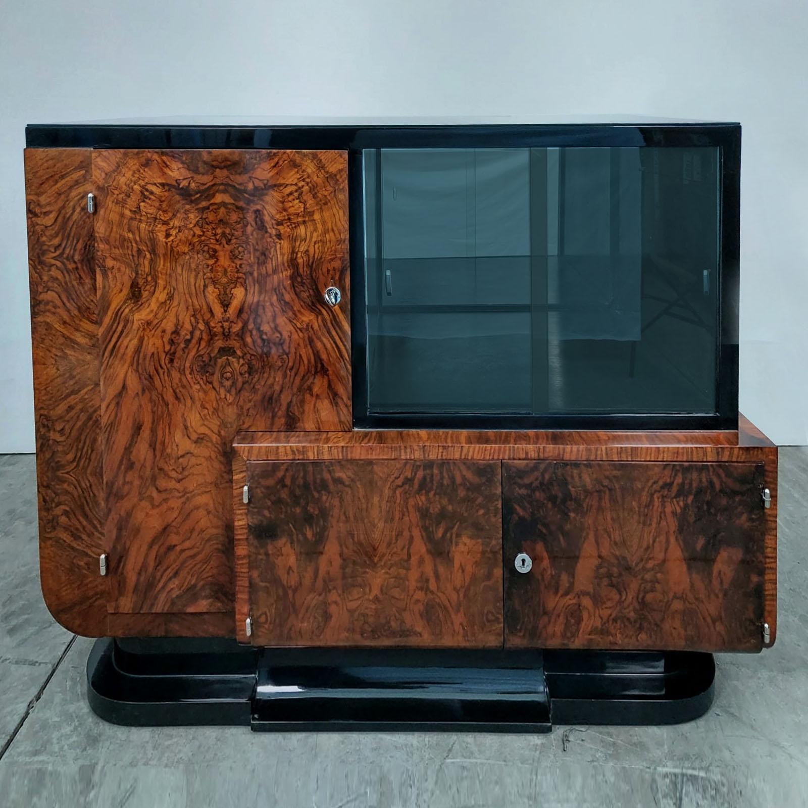 High Art Deco Sideboard, Dry Bar, Cabinet, Walnut Veneer, France, circa 1930 In Excellent Condition For Sale In Bochum, NRW