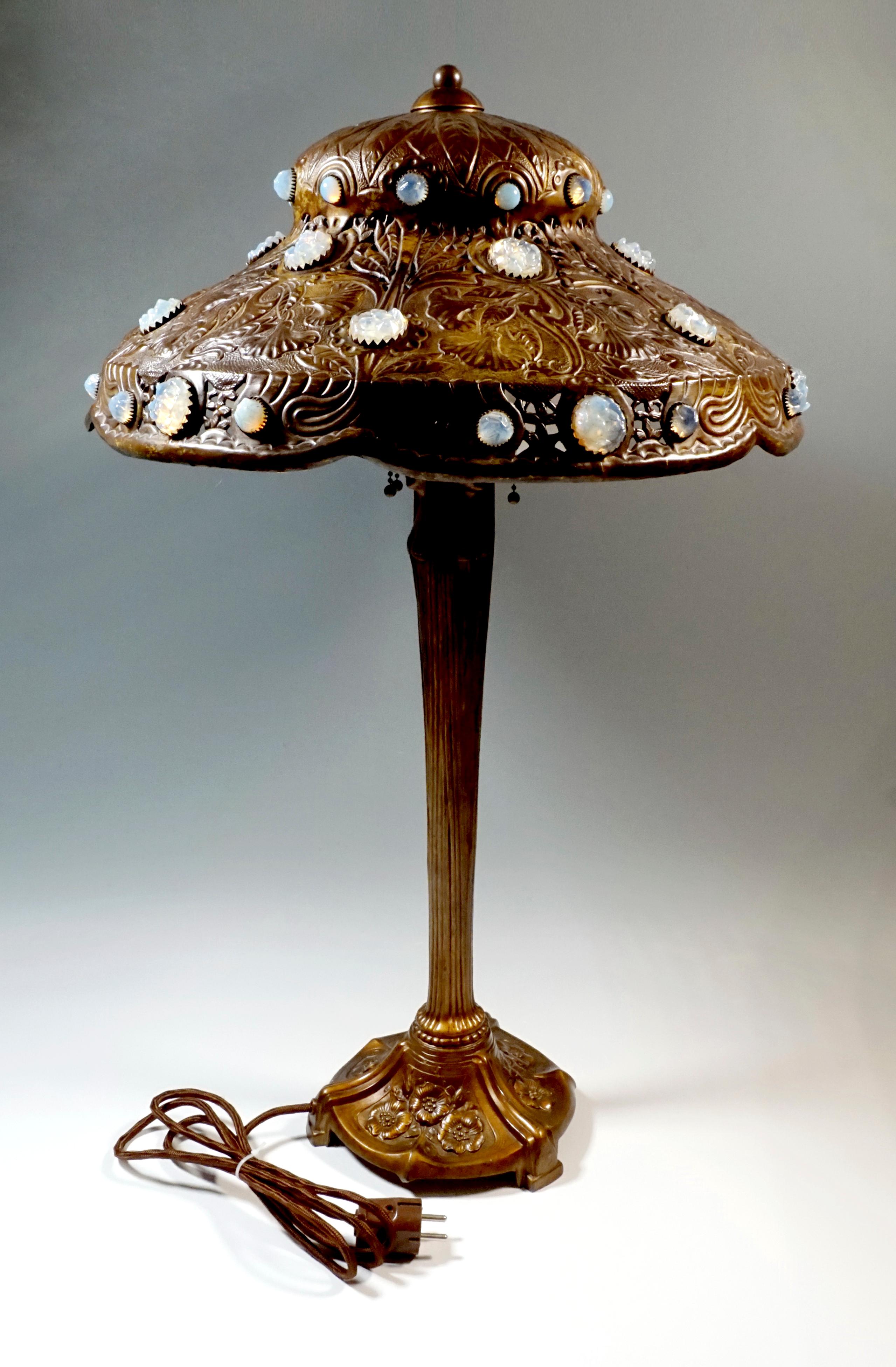 Patinated High Art Nouveau Table Lamp with Caryatides, circa 1900