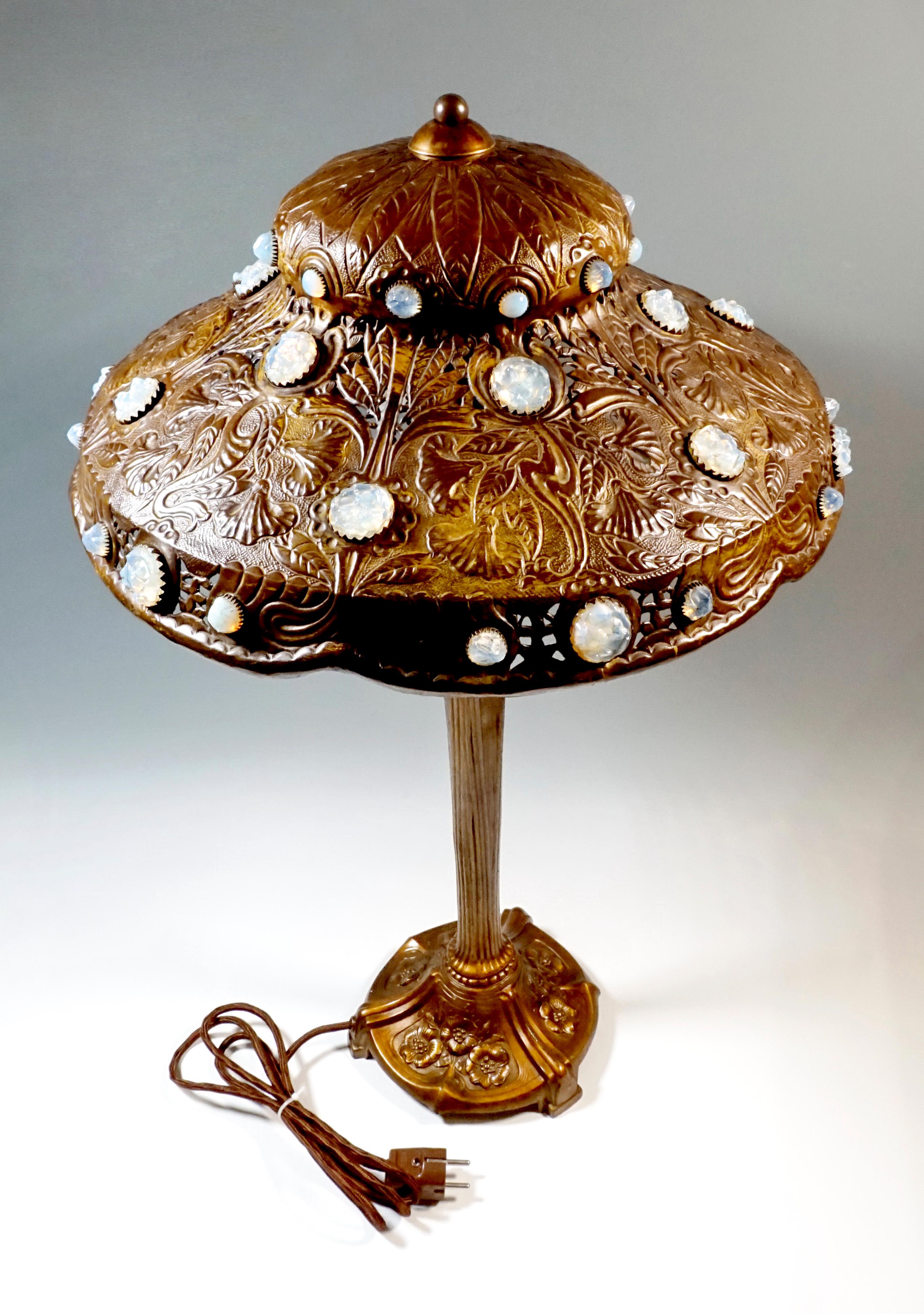 High Art Nouveau Table Lamp with Caryatides, circa 1900 In Good Condition In Vienna, AT