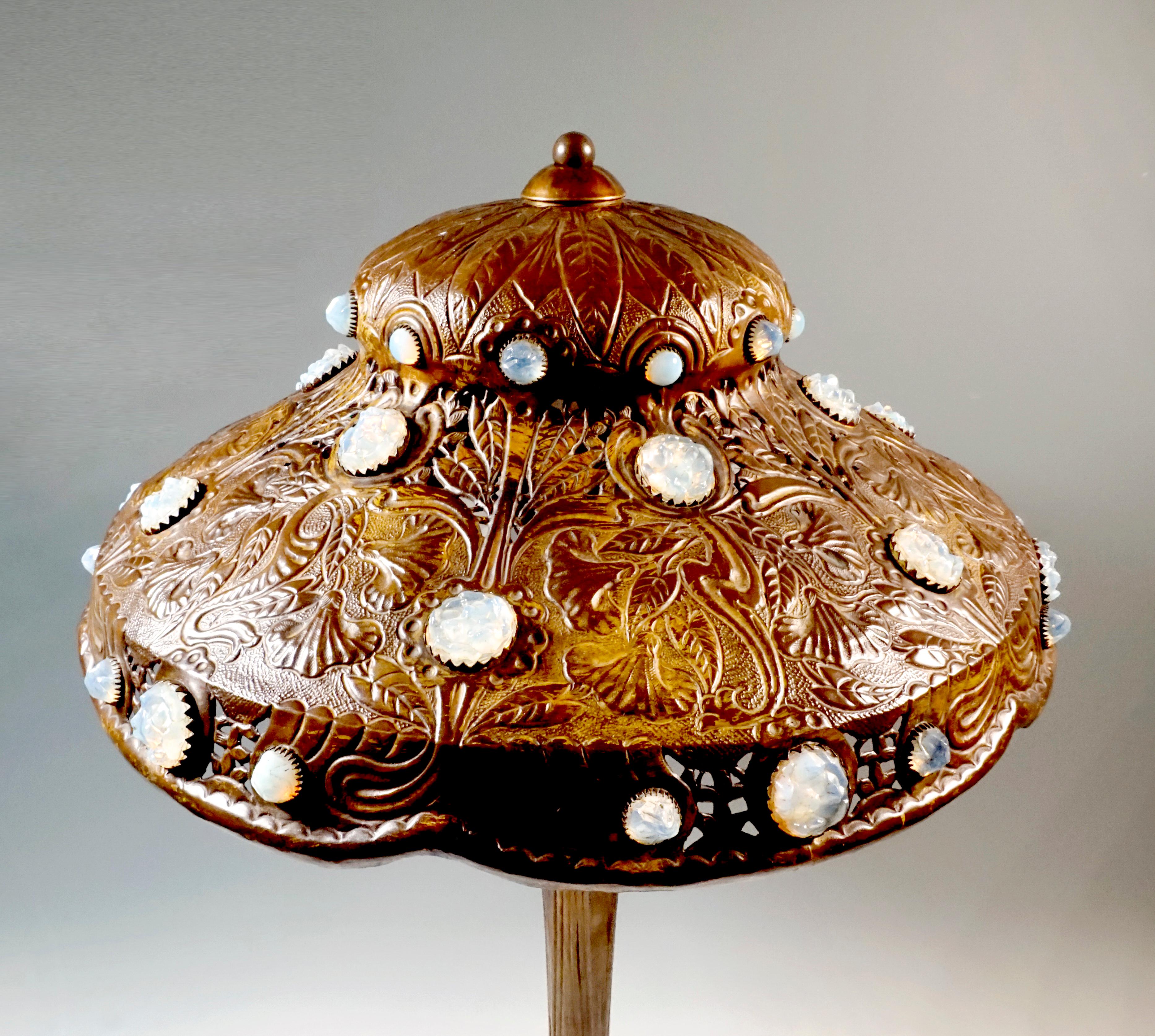 Early 20th Century High Art Nouveau Table Lamp with Caryatides, circa 1900