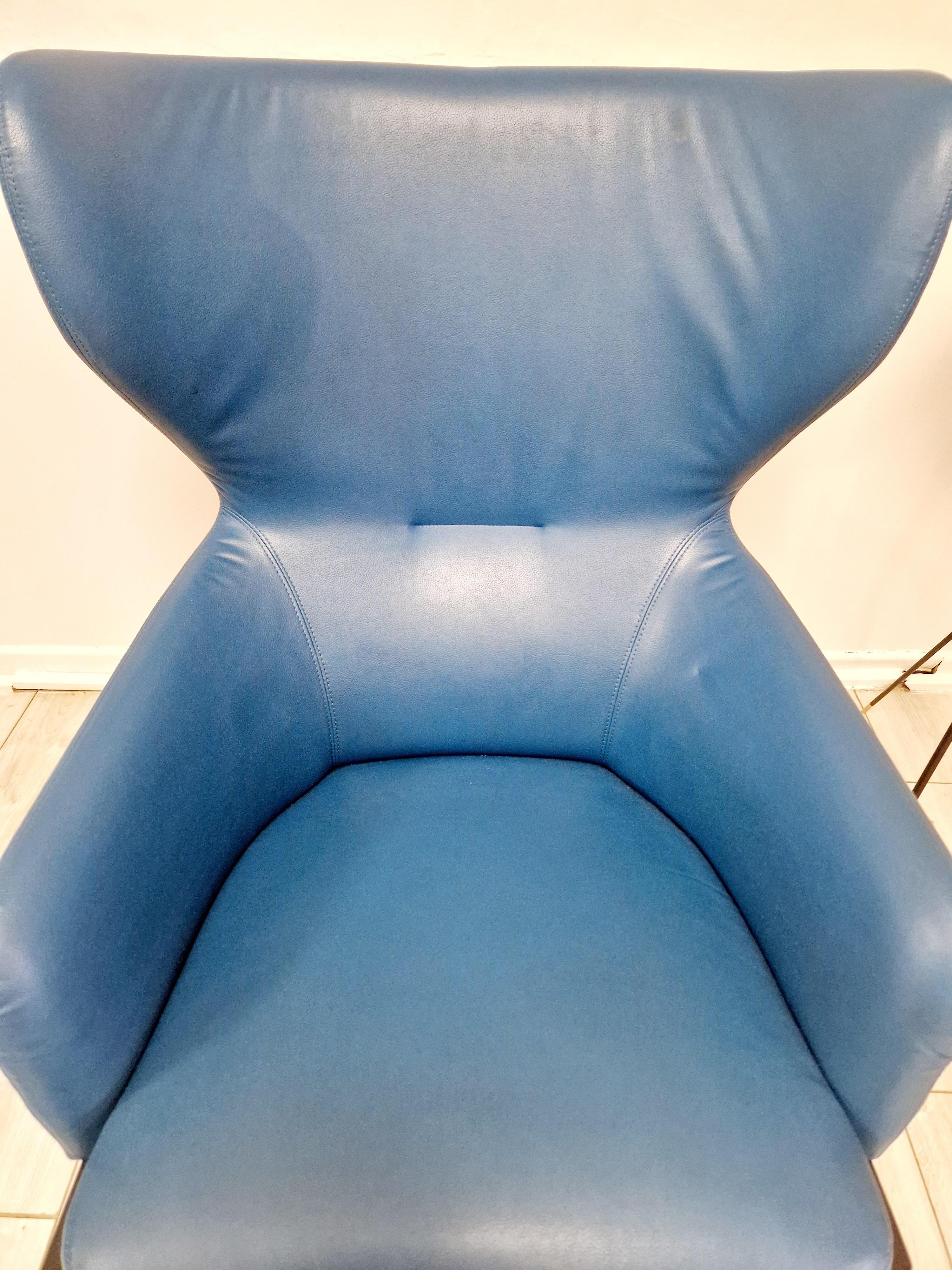 Mid-Century Modern Rodolfo Dordoni High back Blue Leather Armchair For Sale
