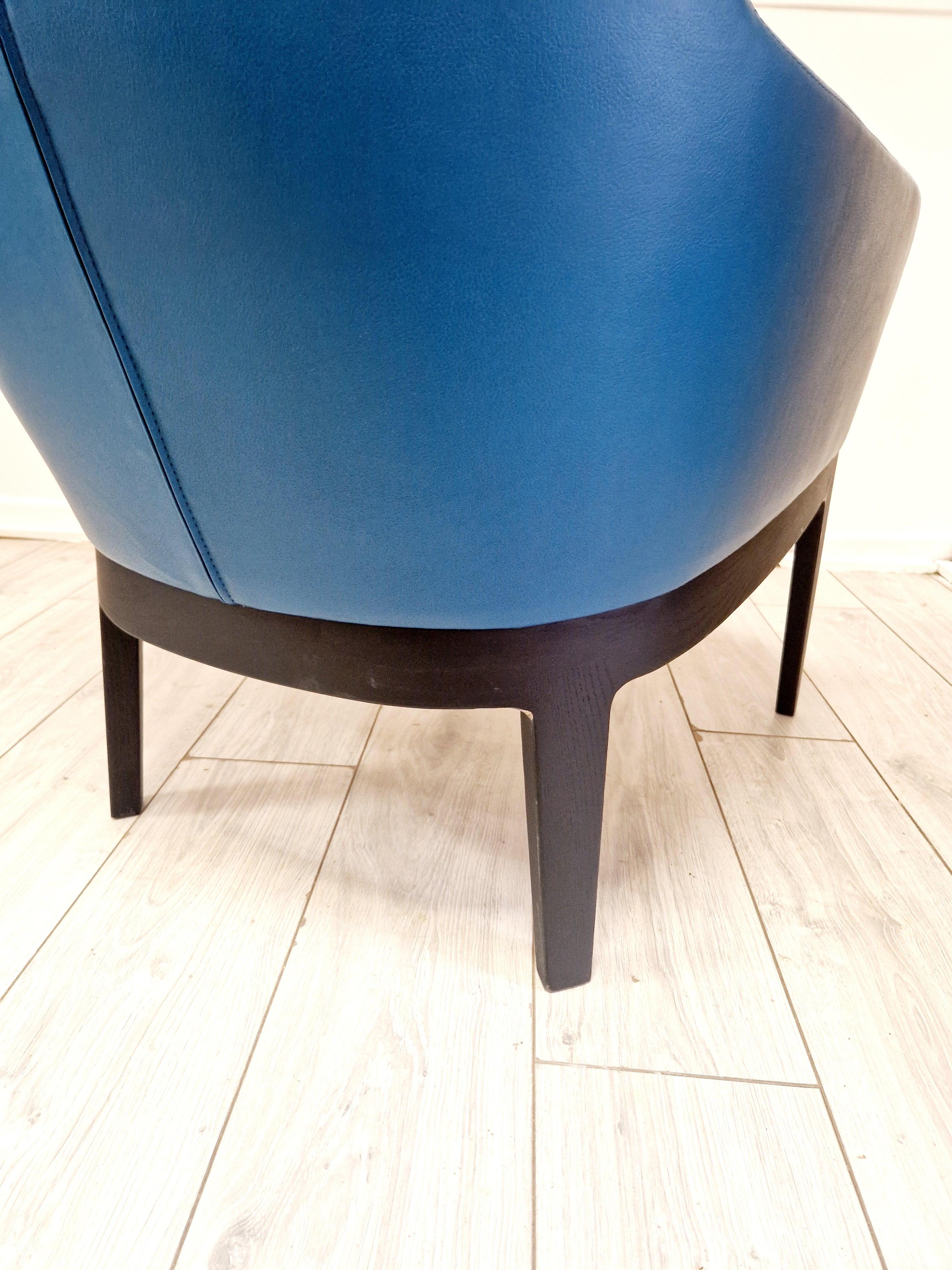 Rodolfo Dordoni High back Blue Leather Armchair For Sale 1