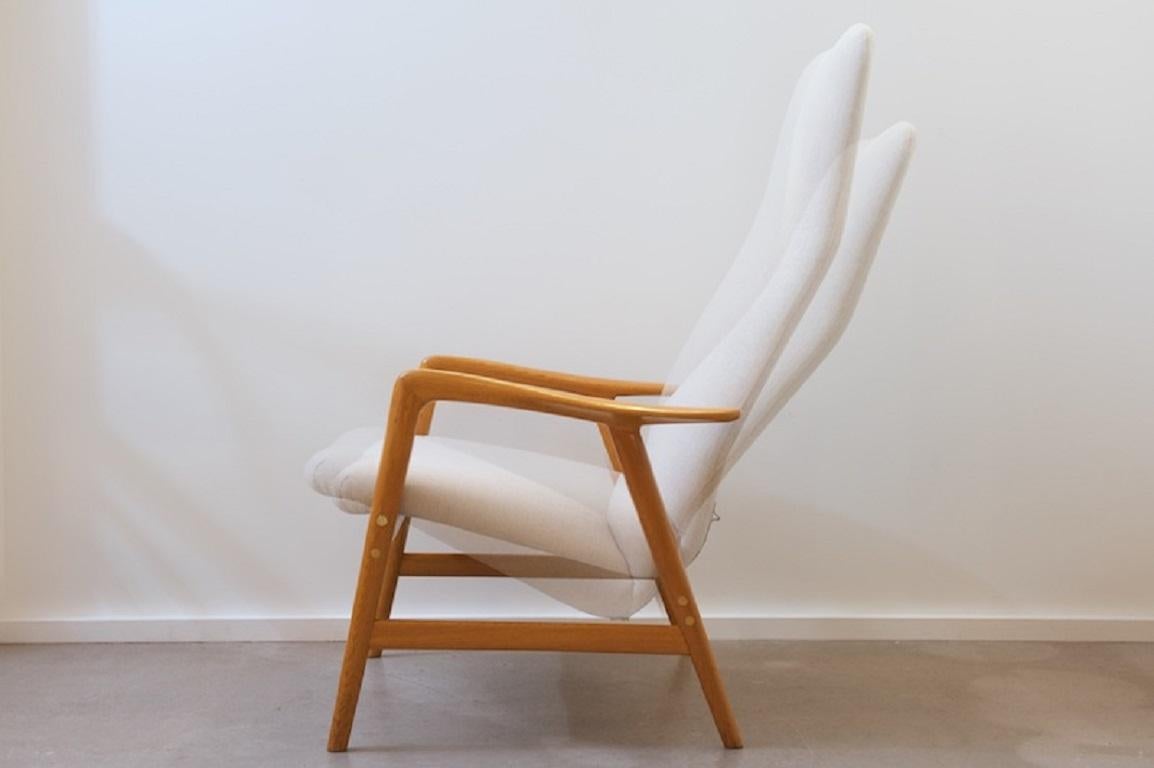 High-Back Armchair Contour 2 by Alf Svensson, Oak / Ivory, 1955 In Good Condition For Sale In Zurich, Zurich