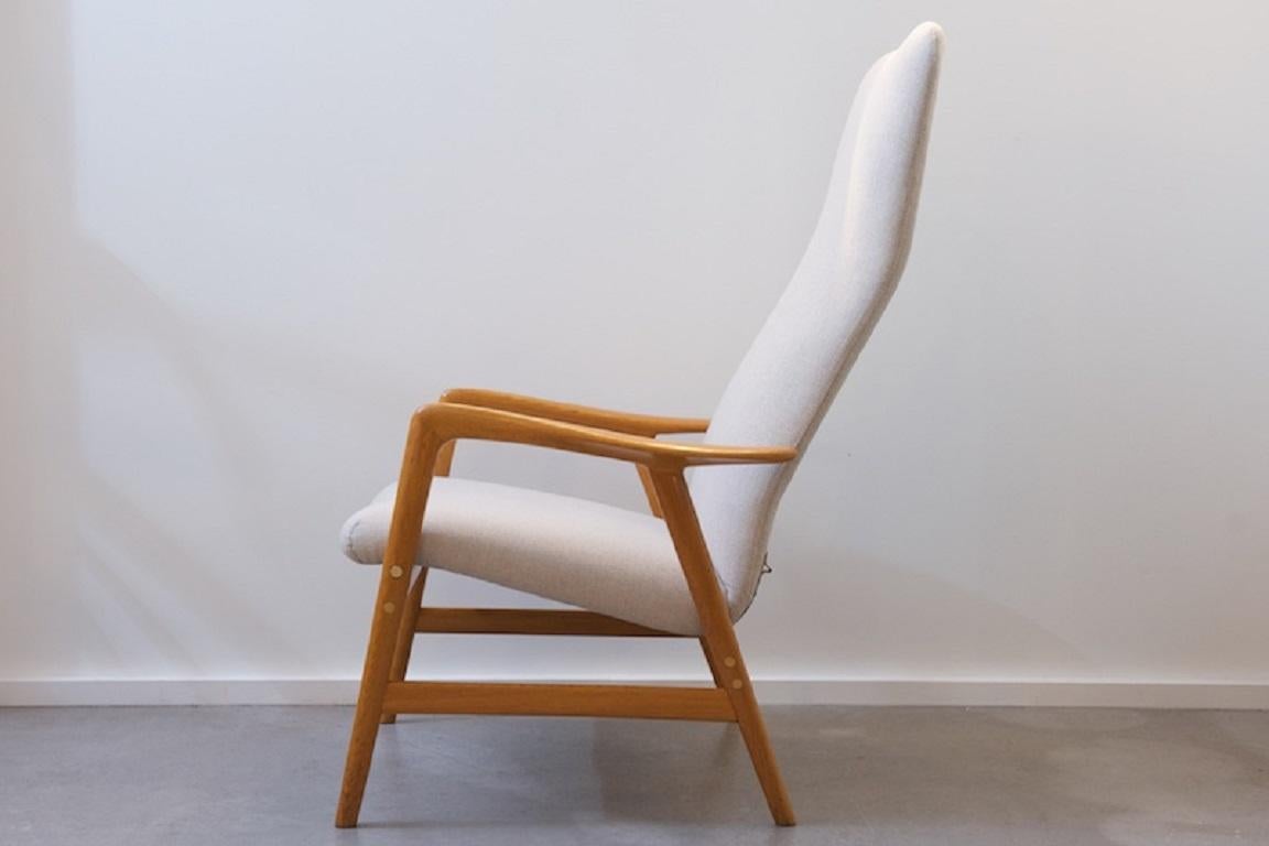 Mid-20th Century High-Back Armchair Contour 2 by Alf Svensson, Oak / Ivory, 1955 For Sale