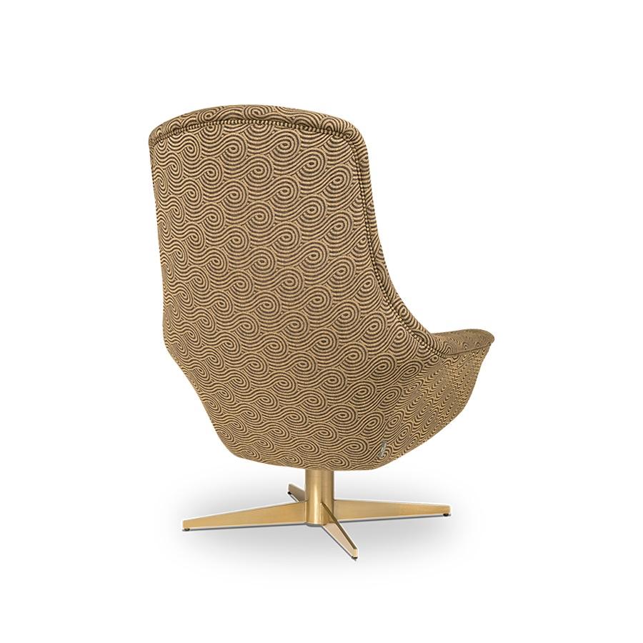 Hochlehniger Sessel mit drehbarem Inox-Fußkreuz in Messingoptik  im Angebot 1