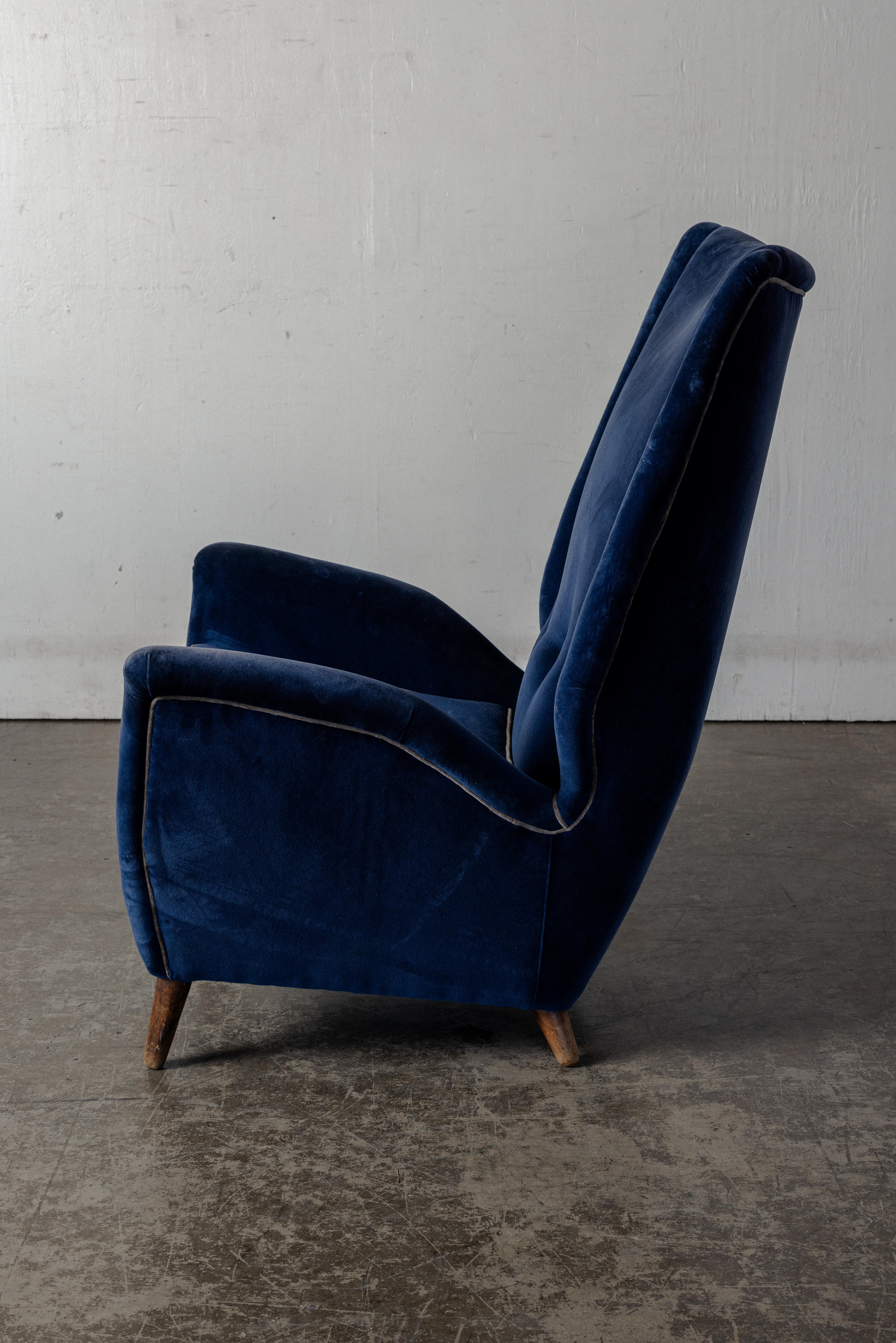 Italian High Back Armchairs by Gio Ponti for Isa Bergamo For Sale
