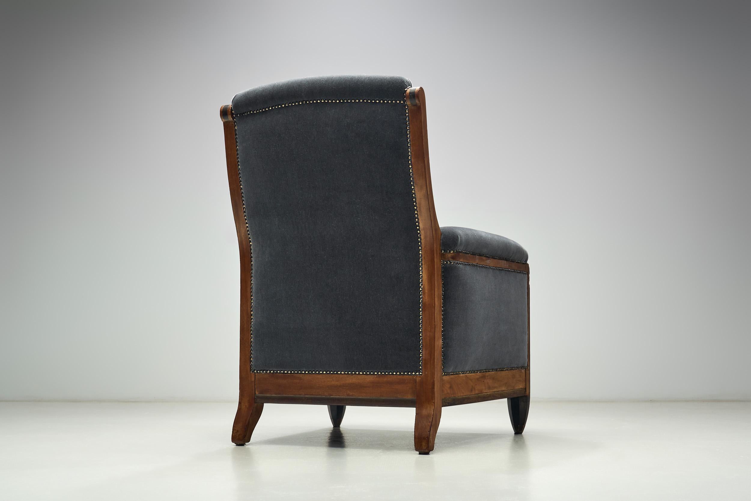 Metà XX secolo Sedia da salotto Art Deco con schienale alto ed elementi in ottone, Francia, circa 1930 in vendita